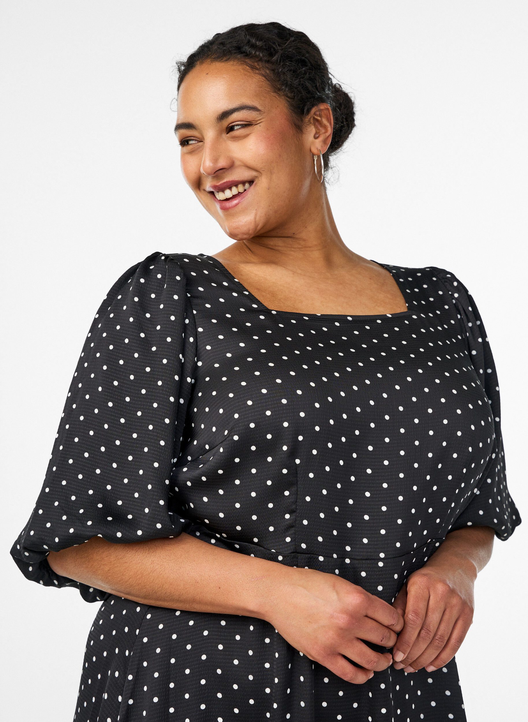 Zizzi Polkadot midi-jurk met vierkante halslijn, Zwart, Model image number 2