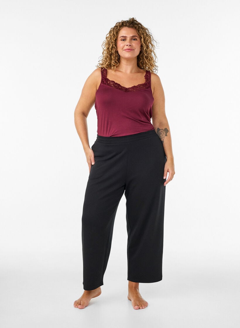 Viscose top met kanten rand, Rood, Model image number 1