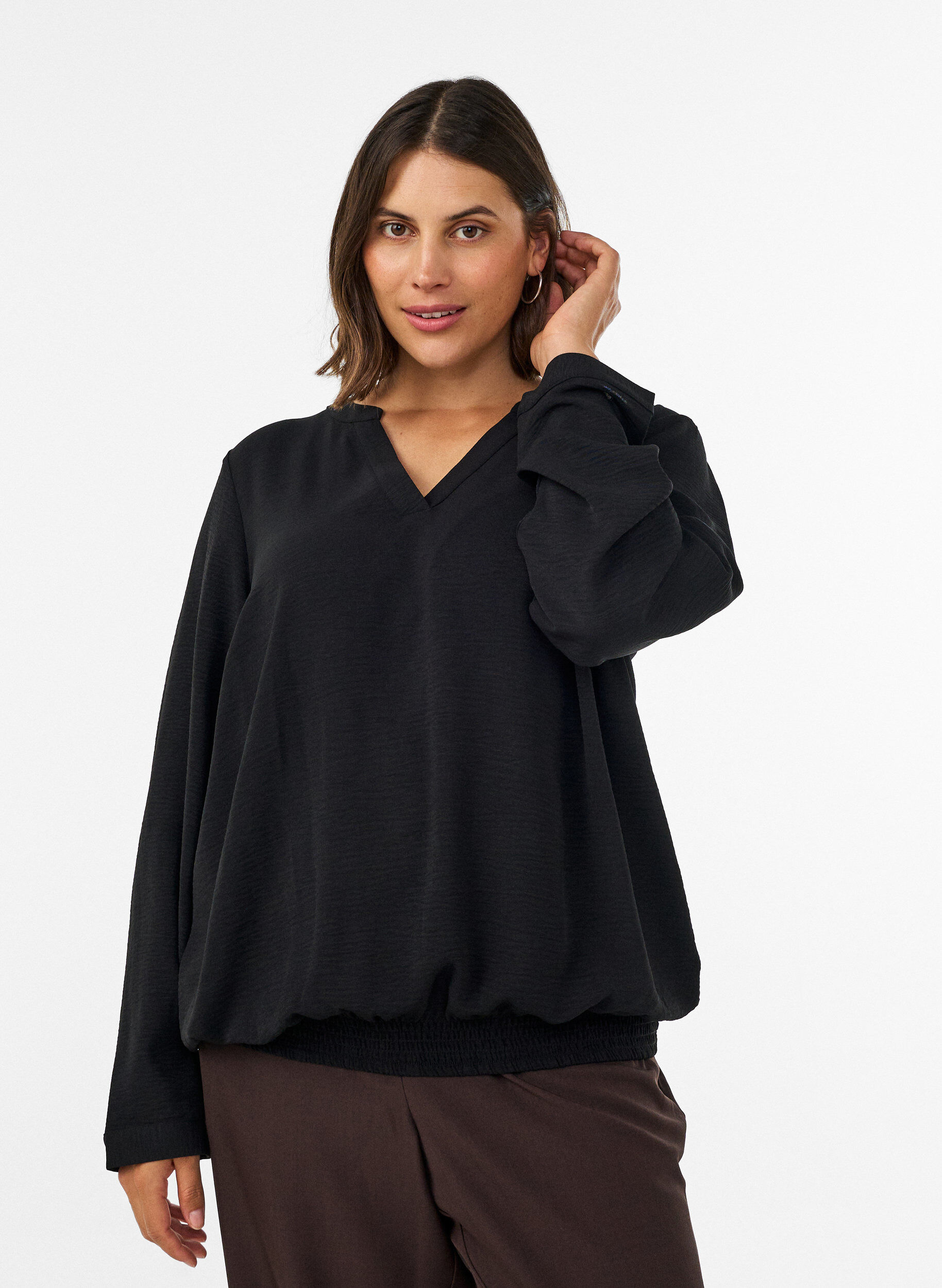 ZizziBlouse met ballonsilhouet en V-hals, Zwart, Model image number 0