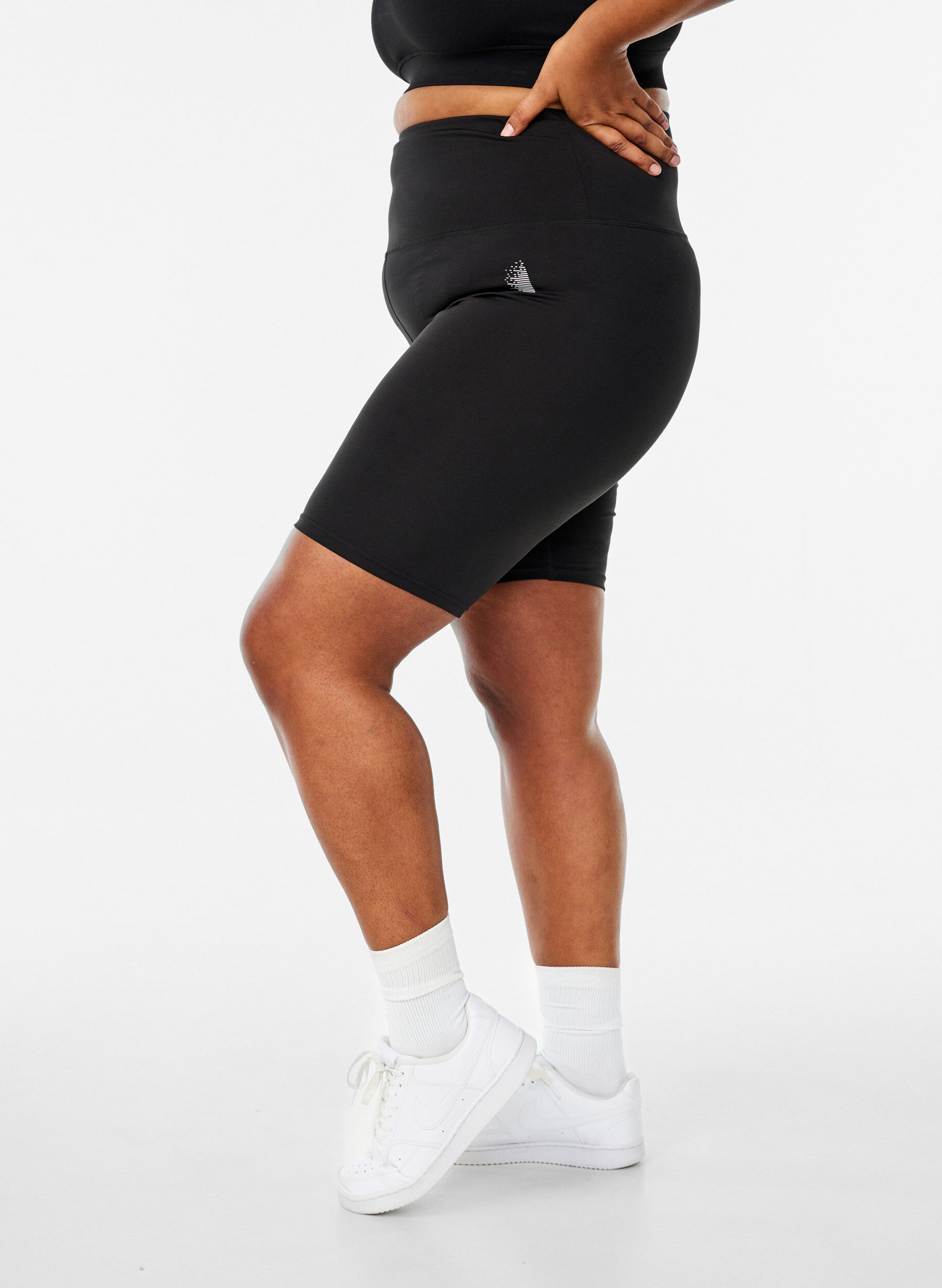 Zizzi Strakke sport shorts, Zwart, Model image number 0