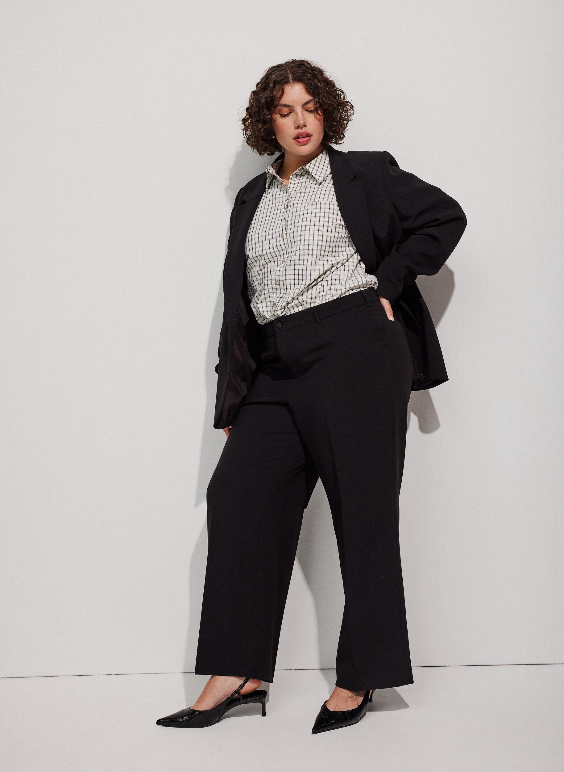 Op maat gemaakte broek met wijde pijpen en hoge taille, Zwart, Model