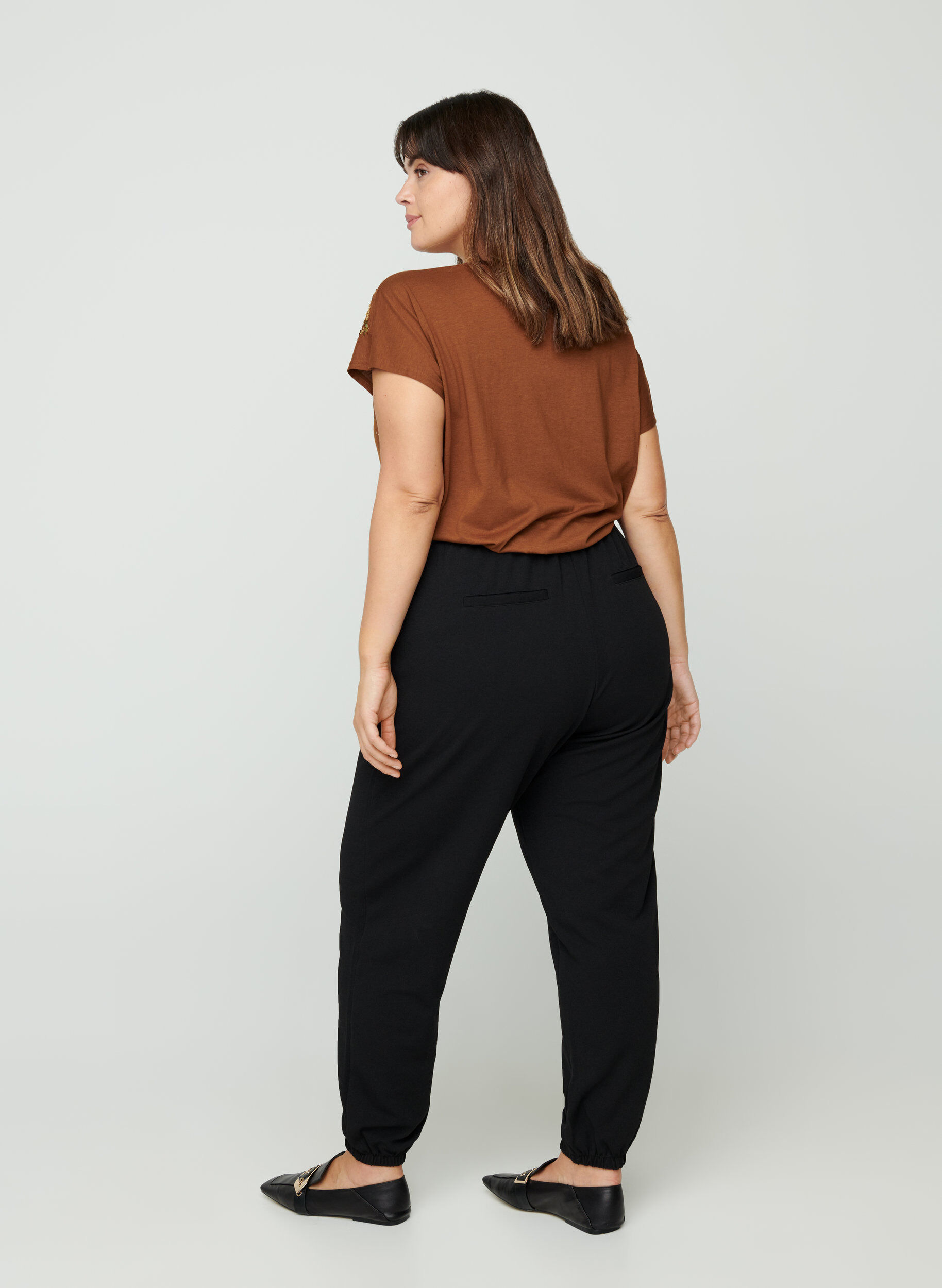 Zizzi Losse broek met zakken, Black, Model image number 0