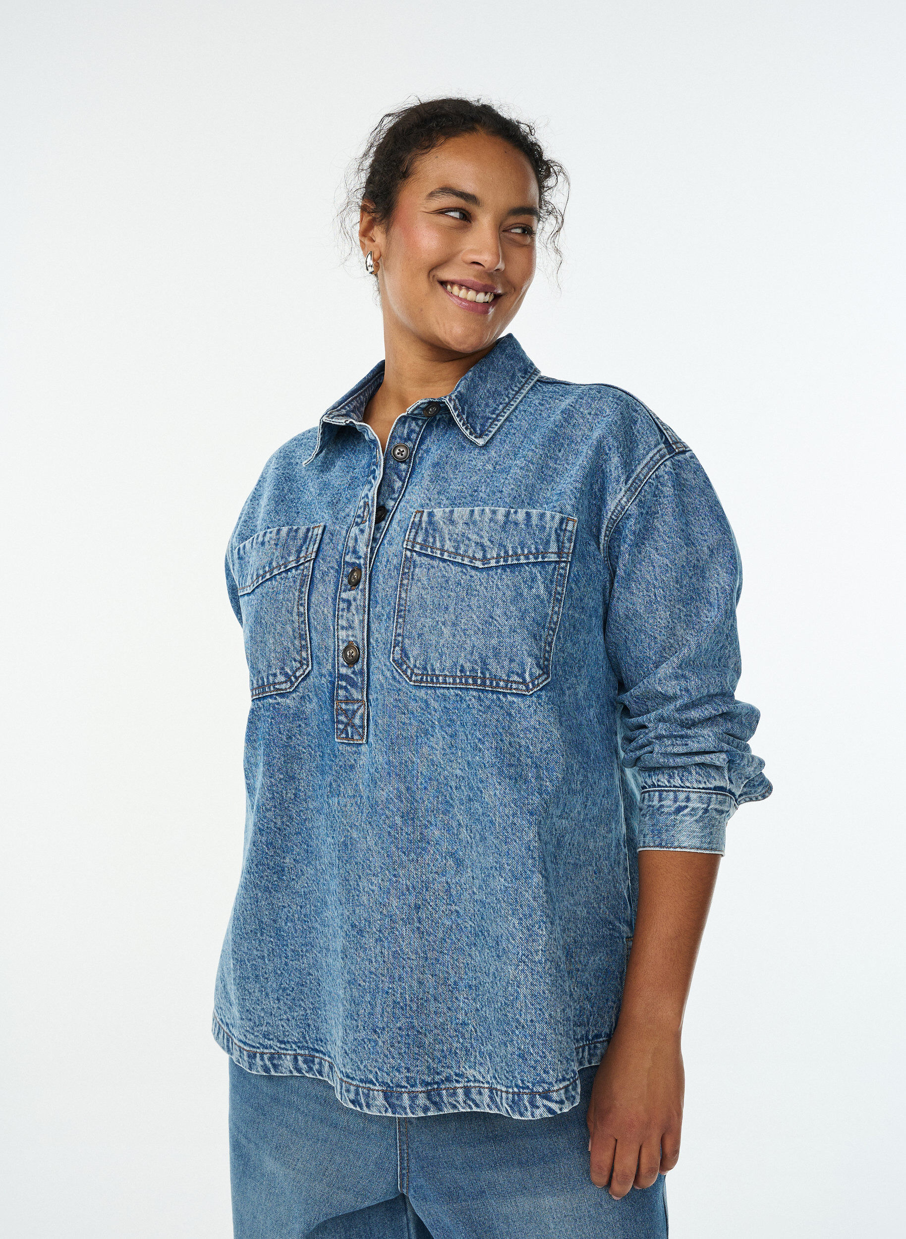 Denimshirt met halve sluiting en borstzakken, Blauw, Model