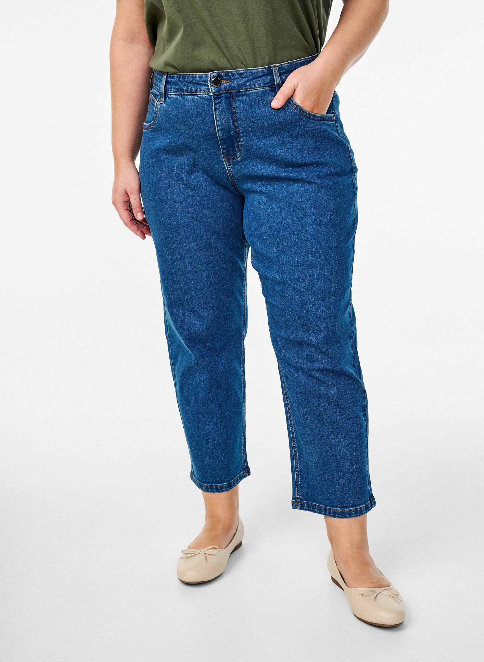 Zizzi Gecropte Vera jeans met een straight-fit, Blauw, Model image number 2