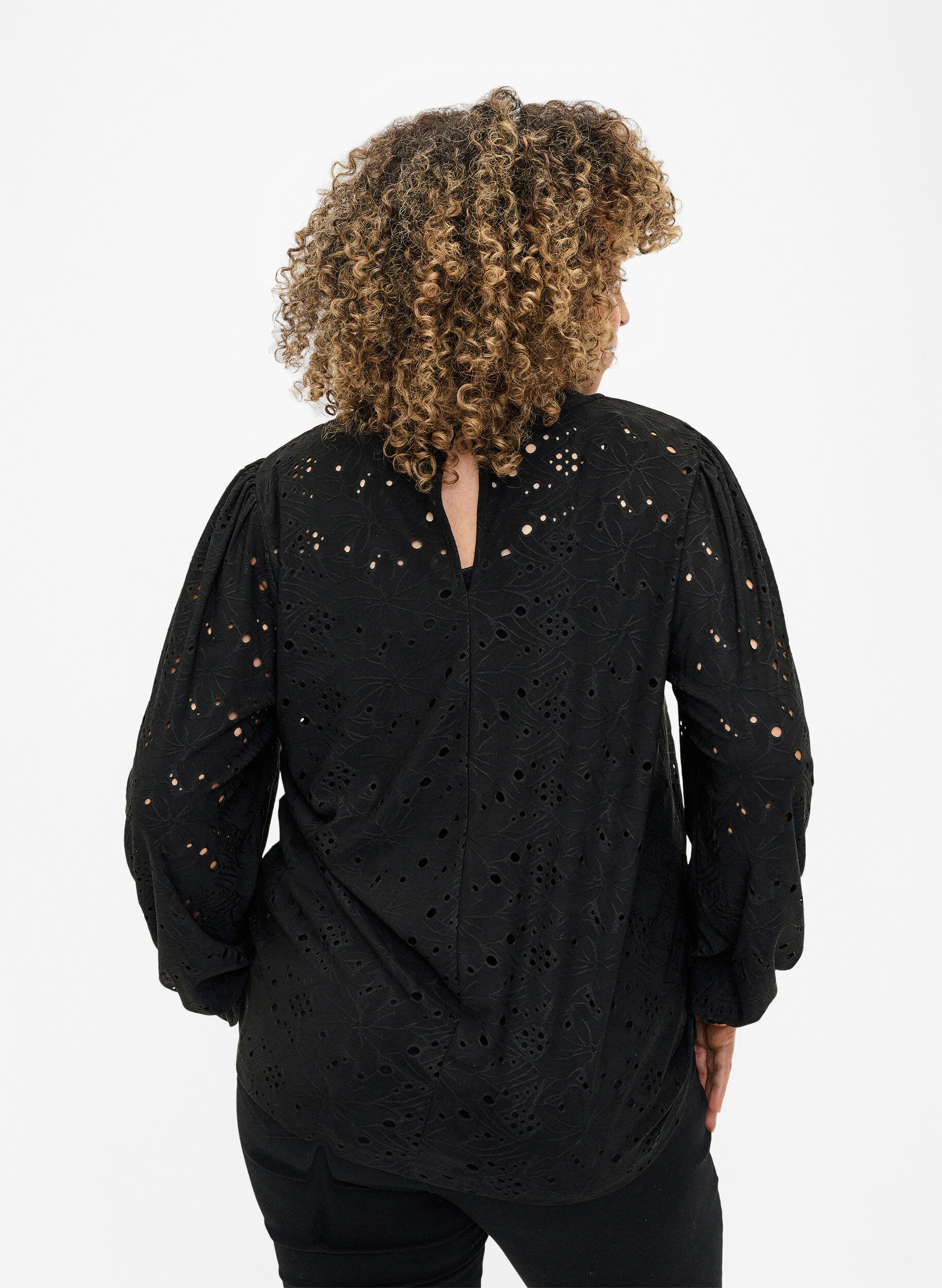 Zizzi Blouse met lange mouwen en gaatjespatroon, Black, Model image number 1
