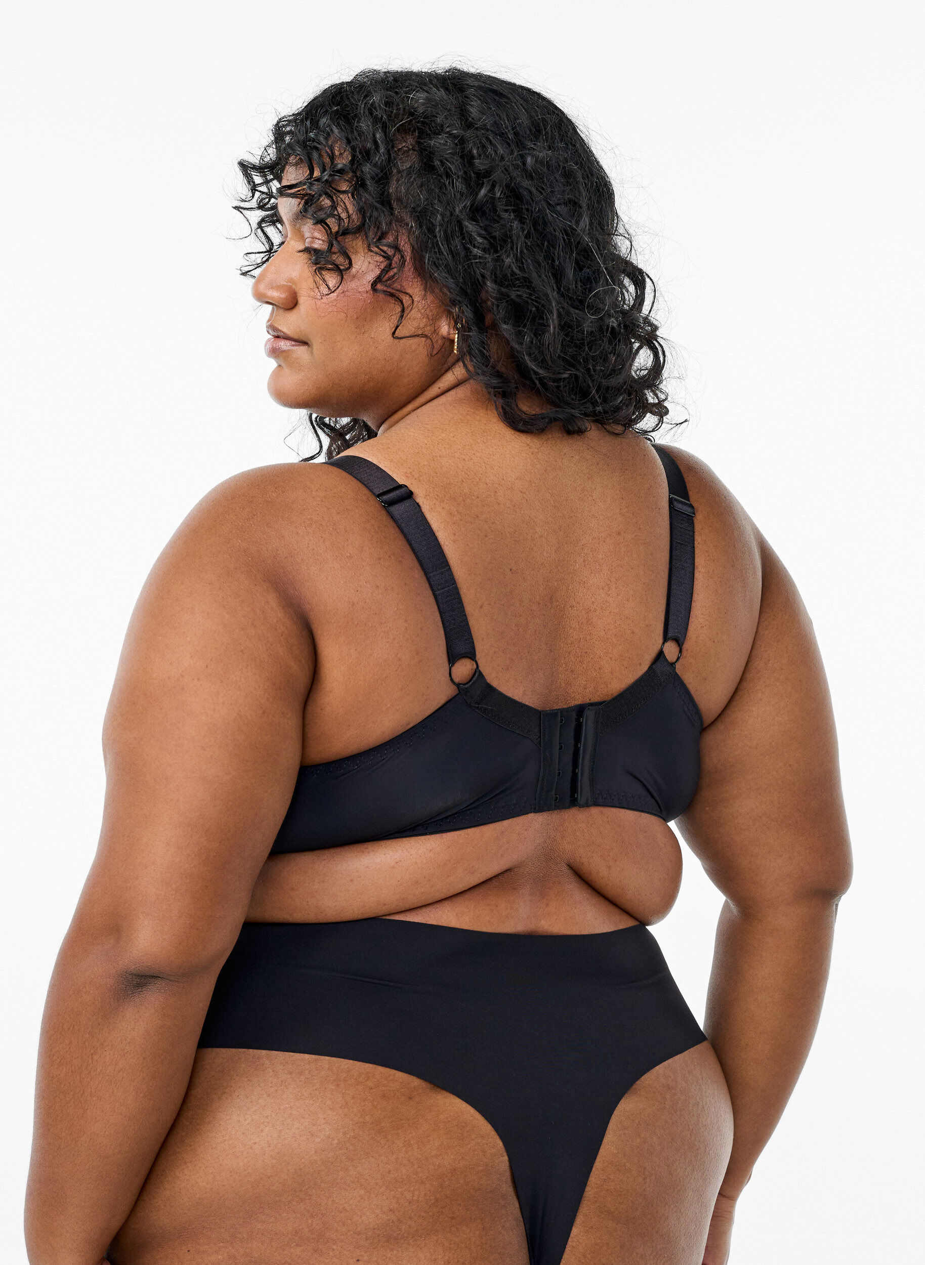 Zizzi Gewatteerde bh met kanten details, Zwart, Model image number 2