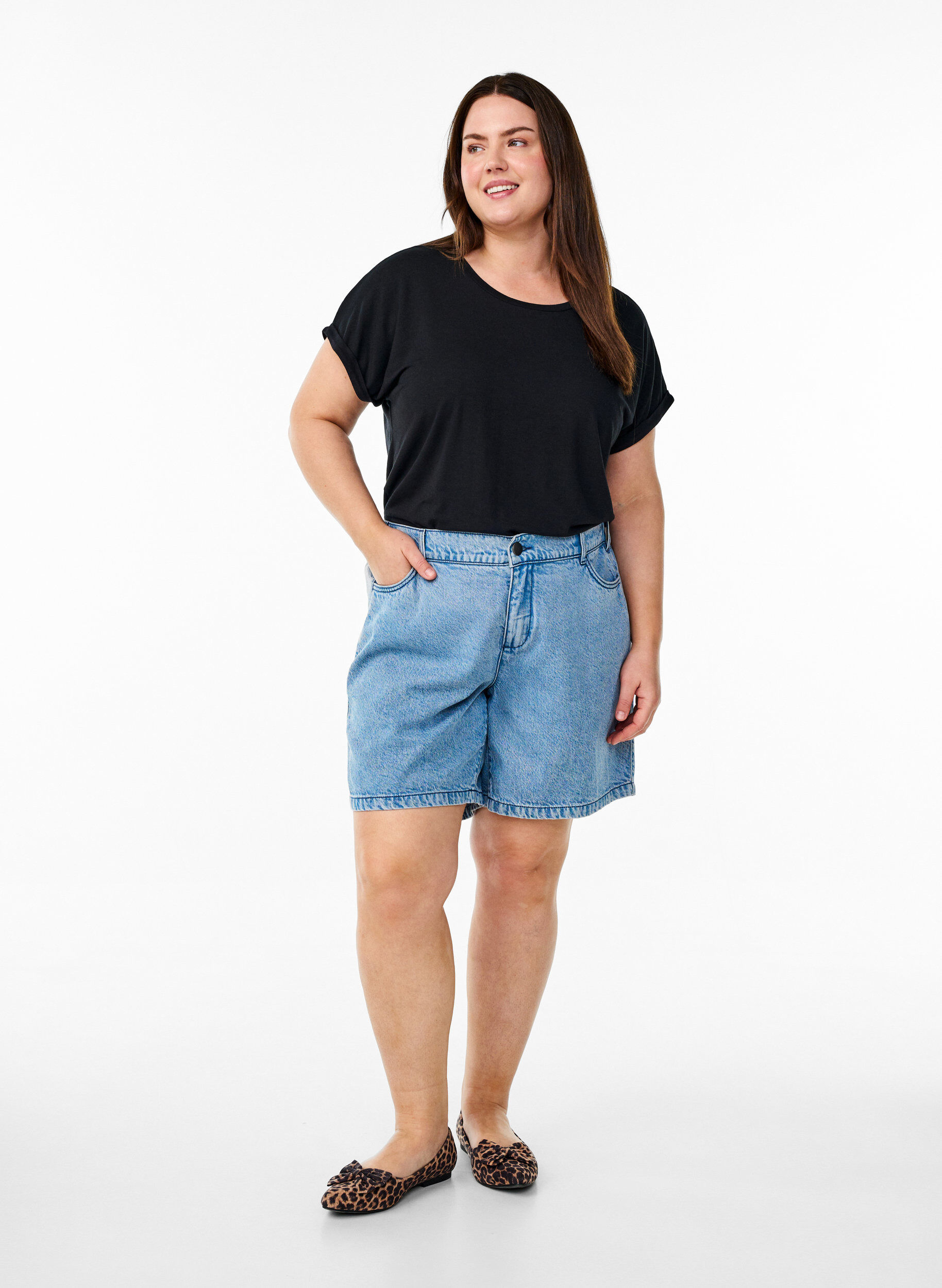 Zizzi Los T-shirt met ronde hals, Zwart, Model image number 1