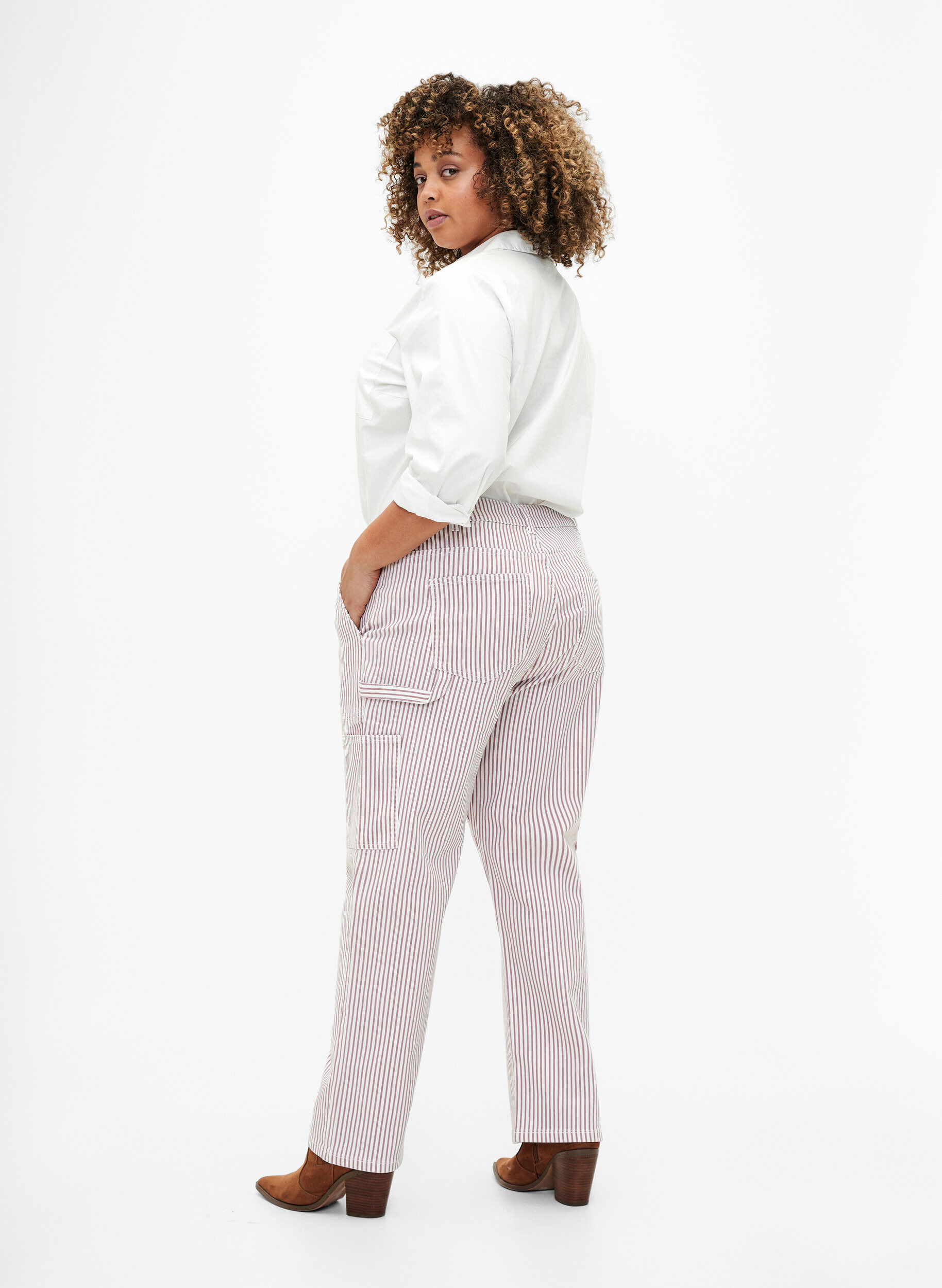 Zizzi Gestreepte cargo jeans met rechte pasvorm, Rose White Stripe, Model image number 1