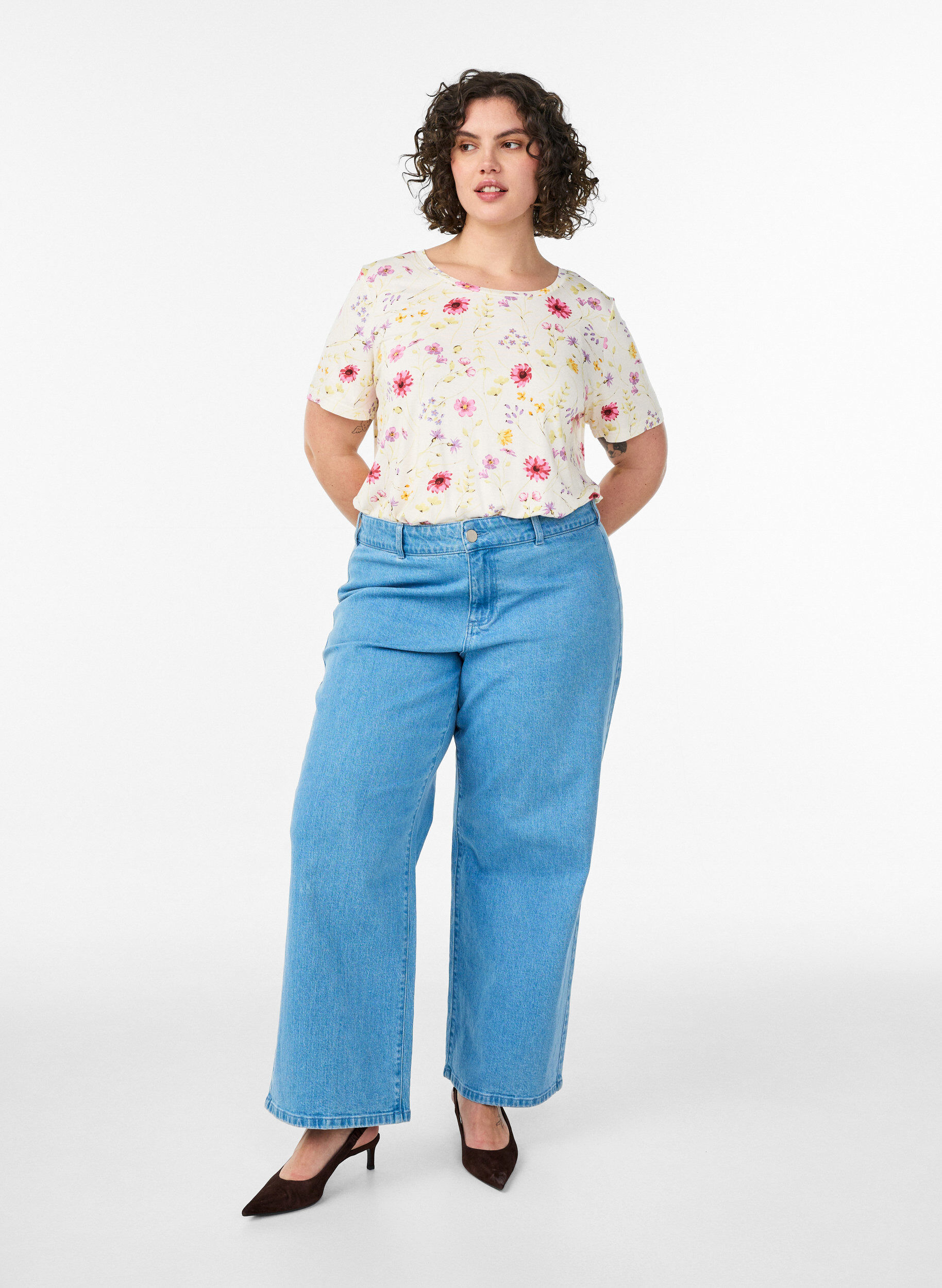 Zizzi T-shirt met bloemenprint, Wit, Model image number 1