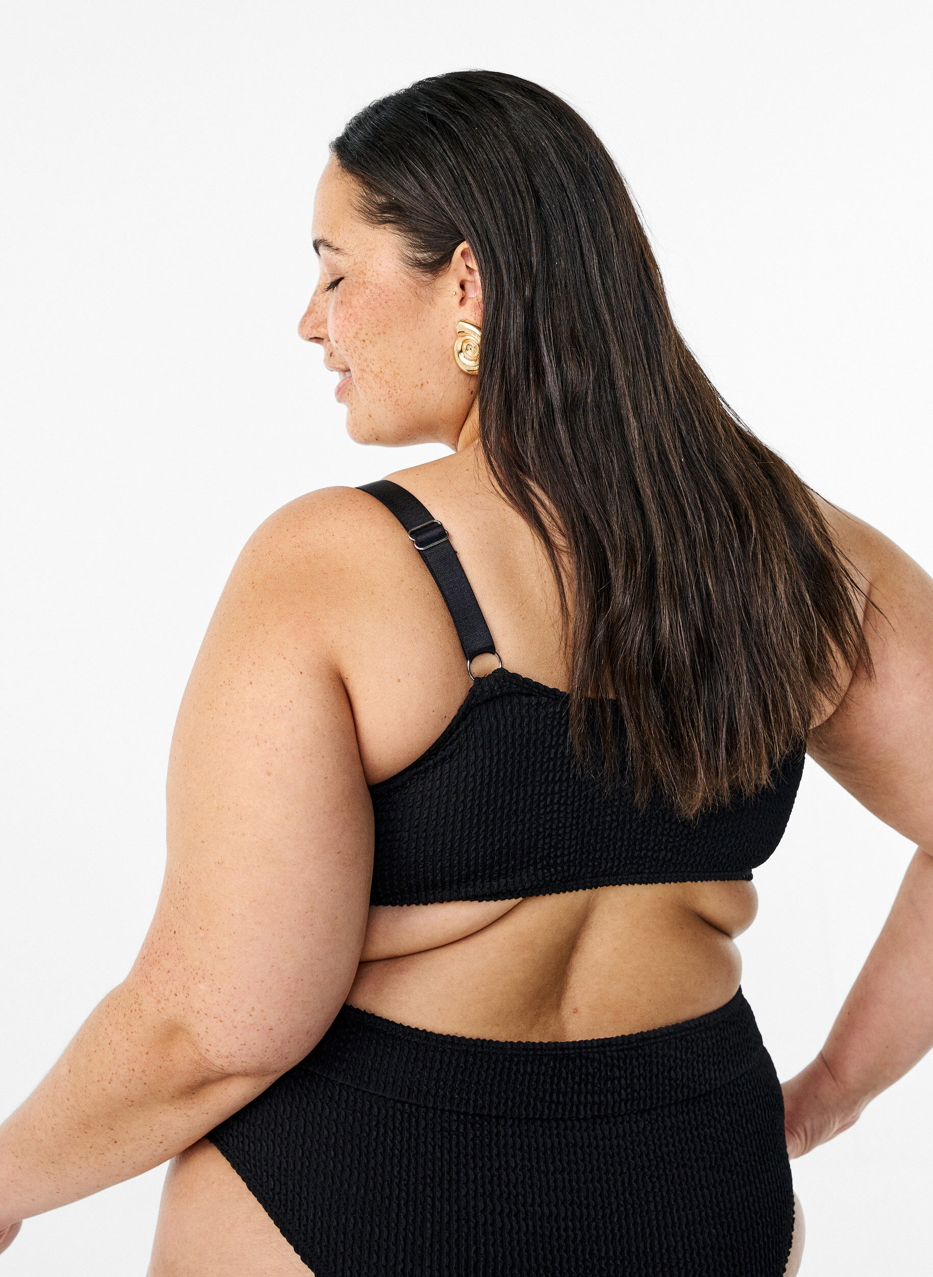 Zizzi Crepe bikini top met verstelbare bandjes, Zwart, Model image number 2