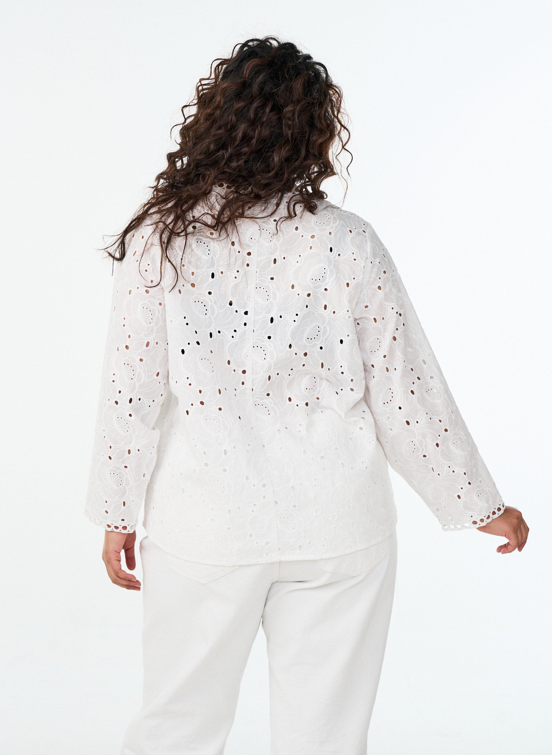 Zizzi Blouse van katoen met lange mouwen en broderie anglaise, Wit, Model image number 2