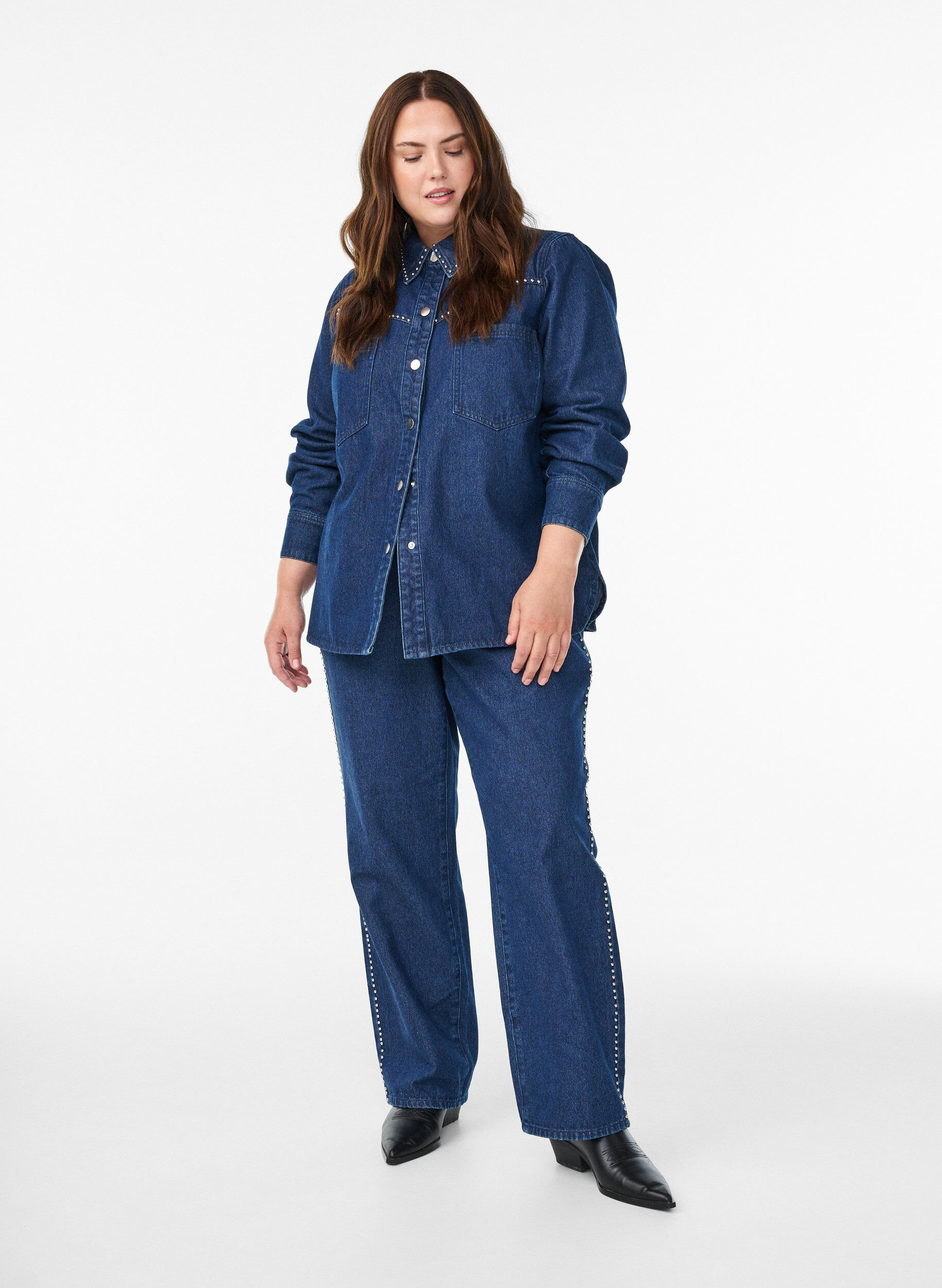 Zizzi Denimshirt met studs, Blauw, Model image number 1