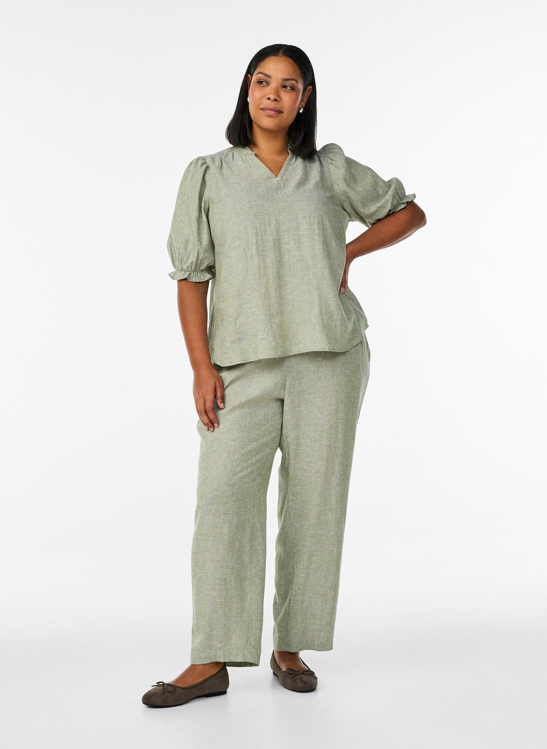 Linnen en viscose broek met losse pasvorm, Groen, Model