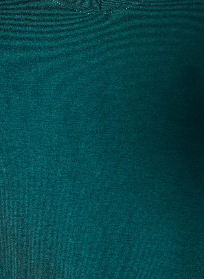 Basic T-shirt met V-hals van viscose, Groen, Packshot image number 2