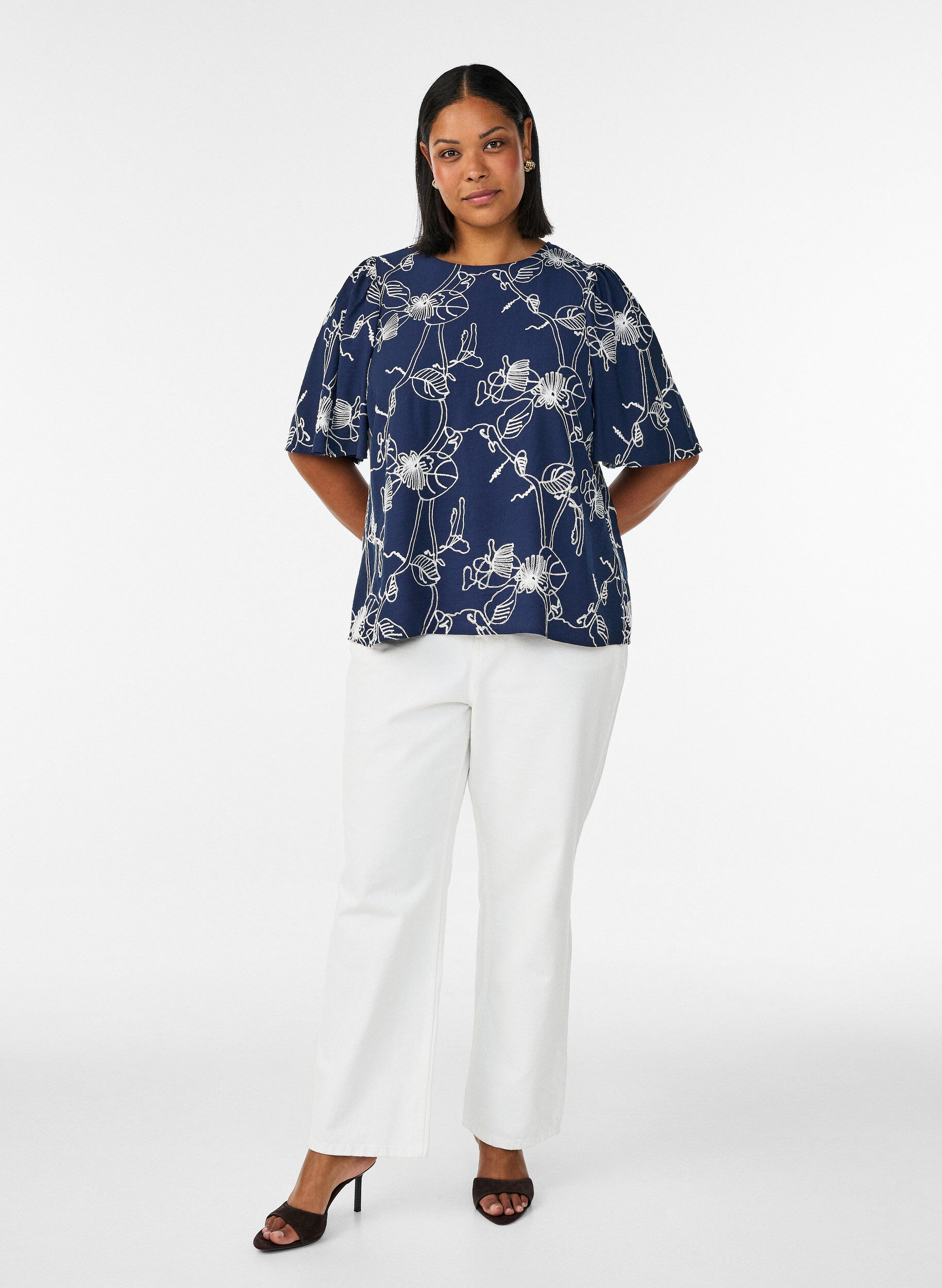 ZizziBlouse met korte mouwen en geborduurd patroon, Blauw, Model image number 1