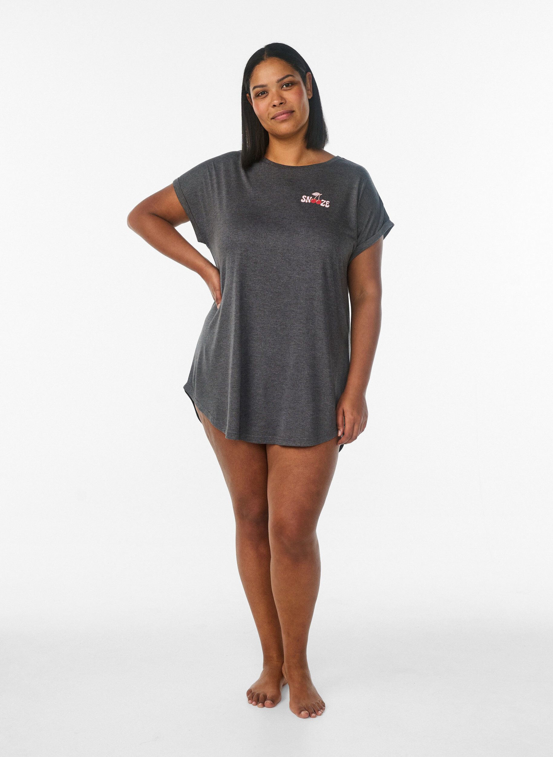 Zizzi Nachtjapon met korte mouwen en tekstopdruk, Zwart, Model image number 1