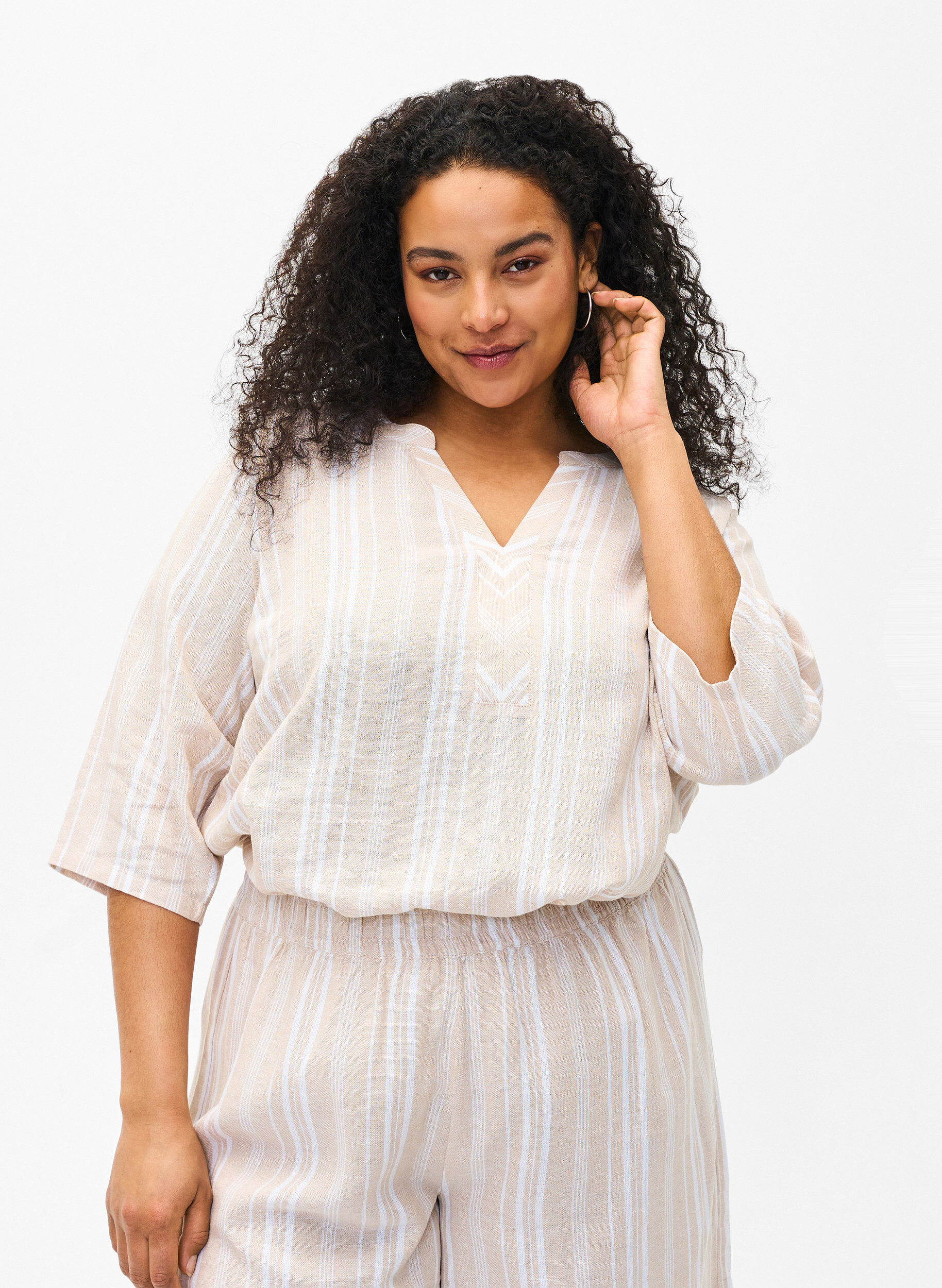 Zizzi Gestreepte blouse in een mix van linnen en viscose, Beige, Model image number 0