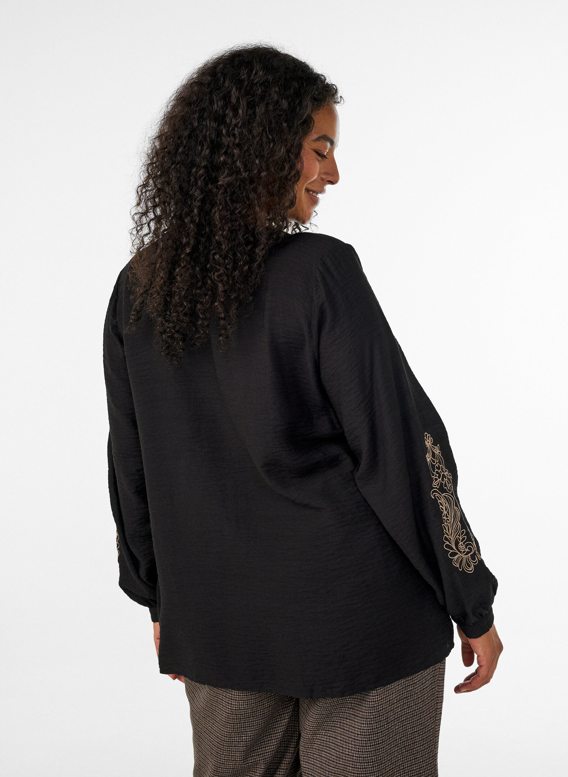 ZizziViscose shirt met geborduurde mouwen, Zwart, Model image number 2