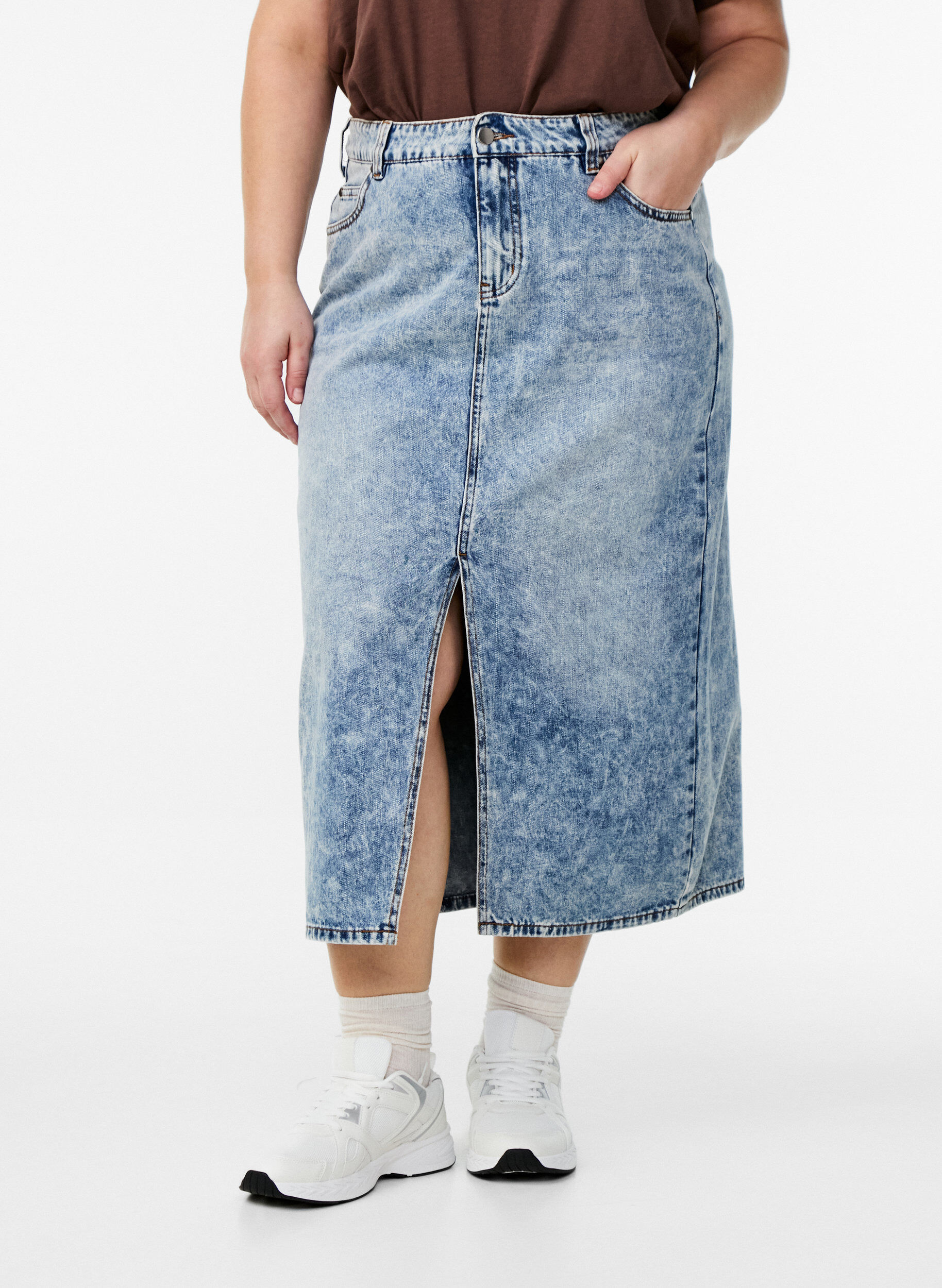 Zizzi Denim maxi rok met een voorsplit, Blauw, Model image number 2