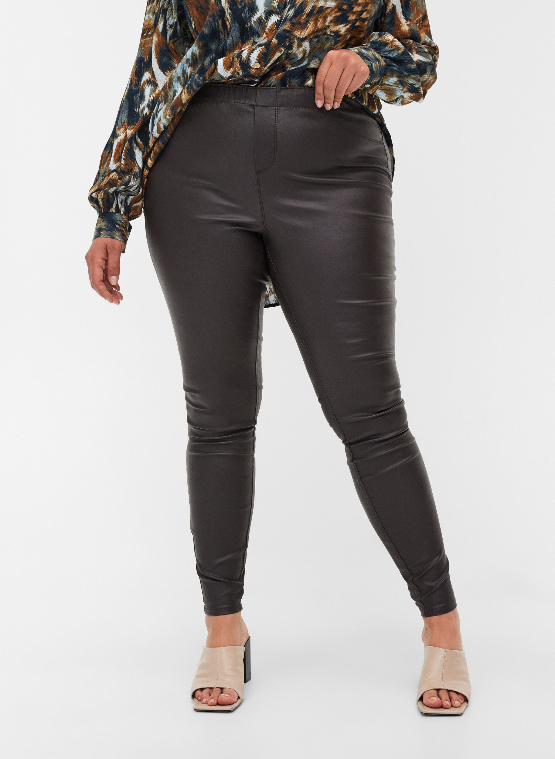 Zizzi Coated legging, After Dark, Model image number 2