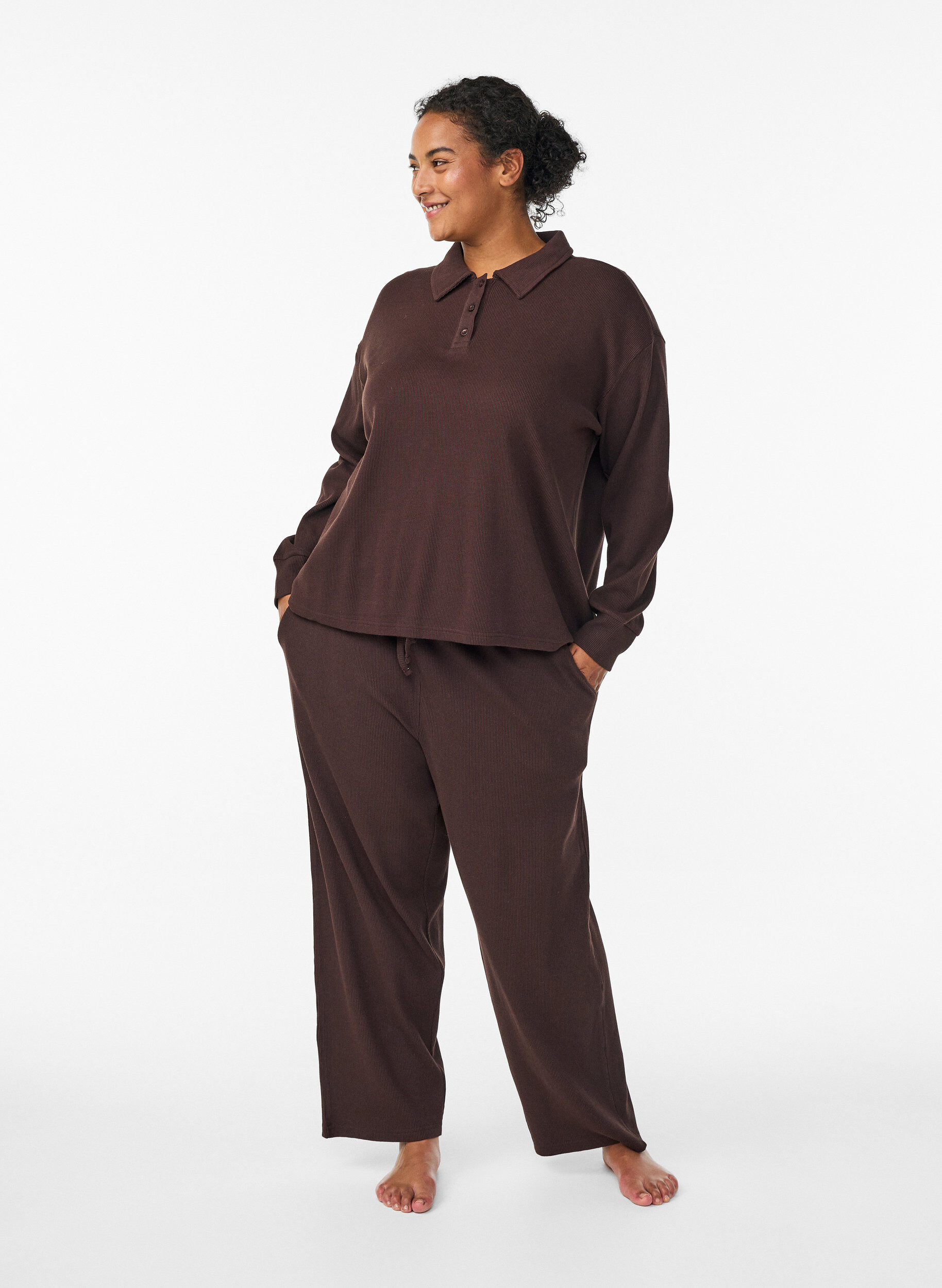 Zizzi Geribde jersey poloshirt met lange mouwen, Bruin, Model image number 1