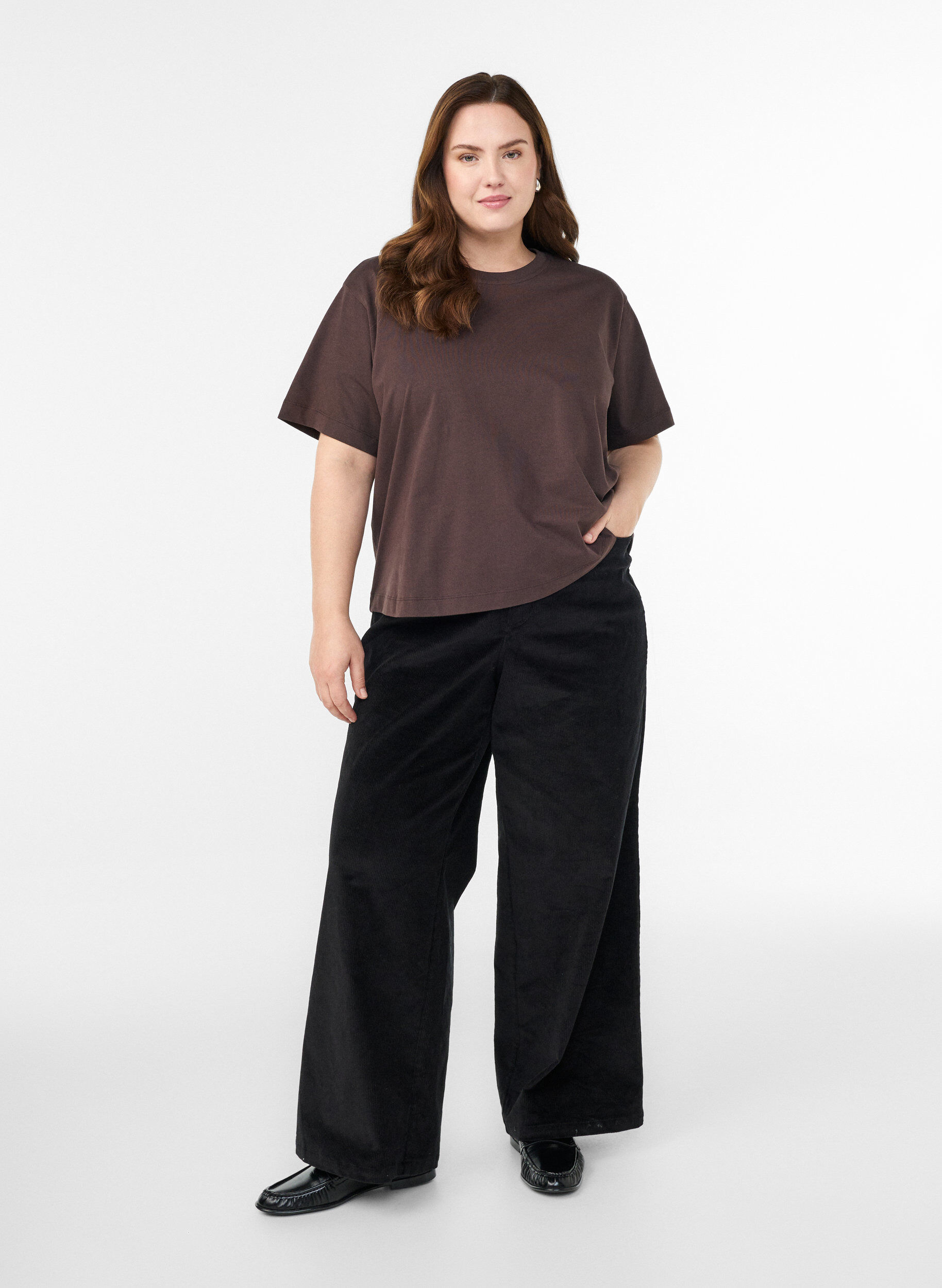 Zizzi Boxy katoenen T-shirt, Bruin, Model image number 1