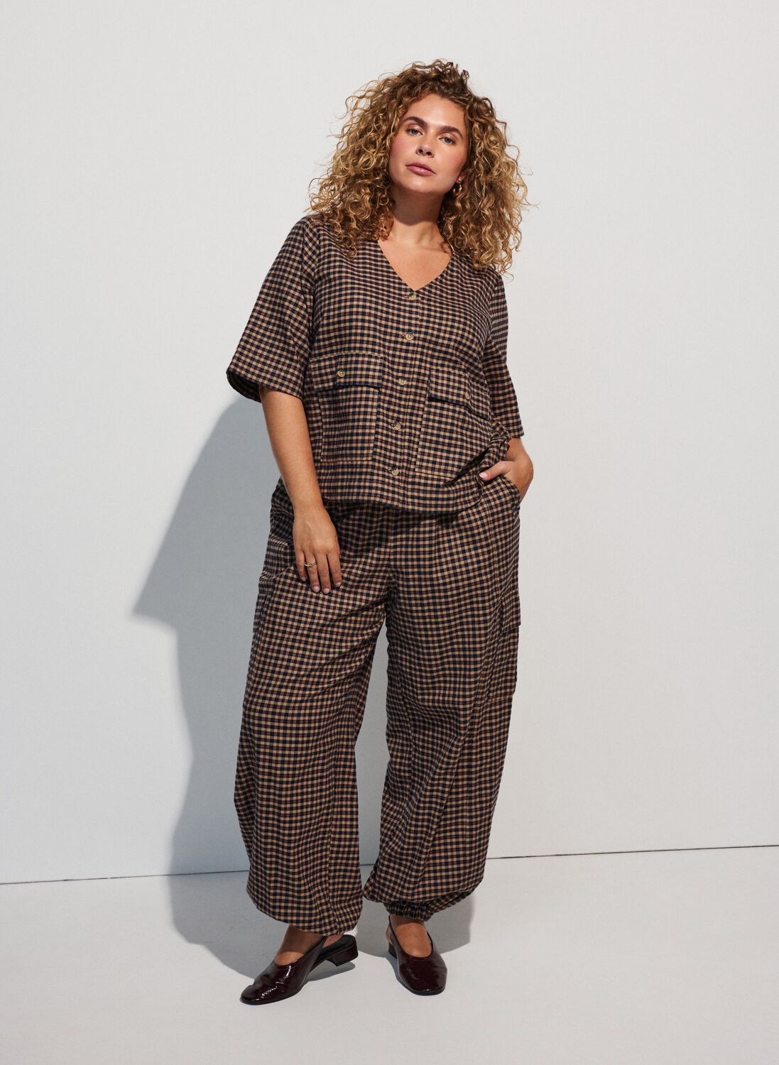 ZizziOntspannen geruite algehele look, , Model