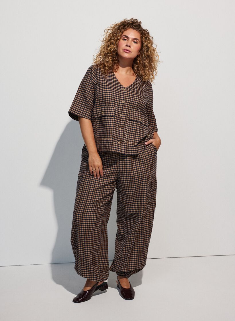 Ontspannen geruite algehele look, , Model