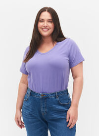 Basic t-shirt in effen kleur met katoen, Veronica, Model