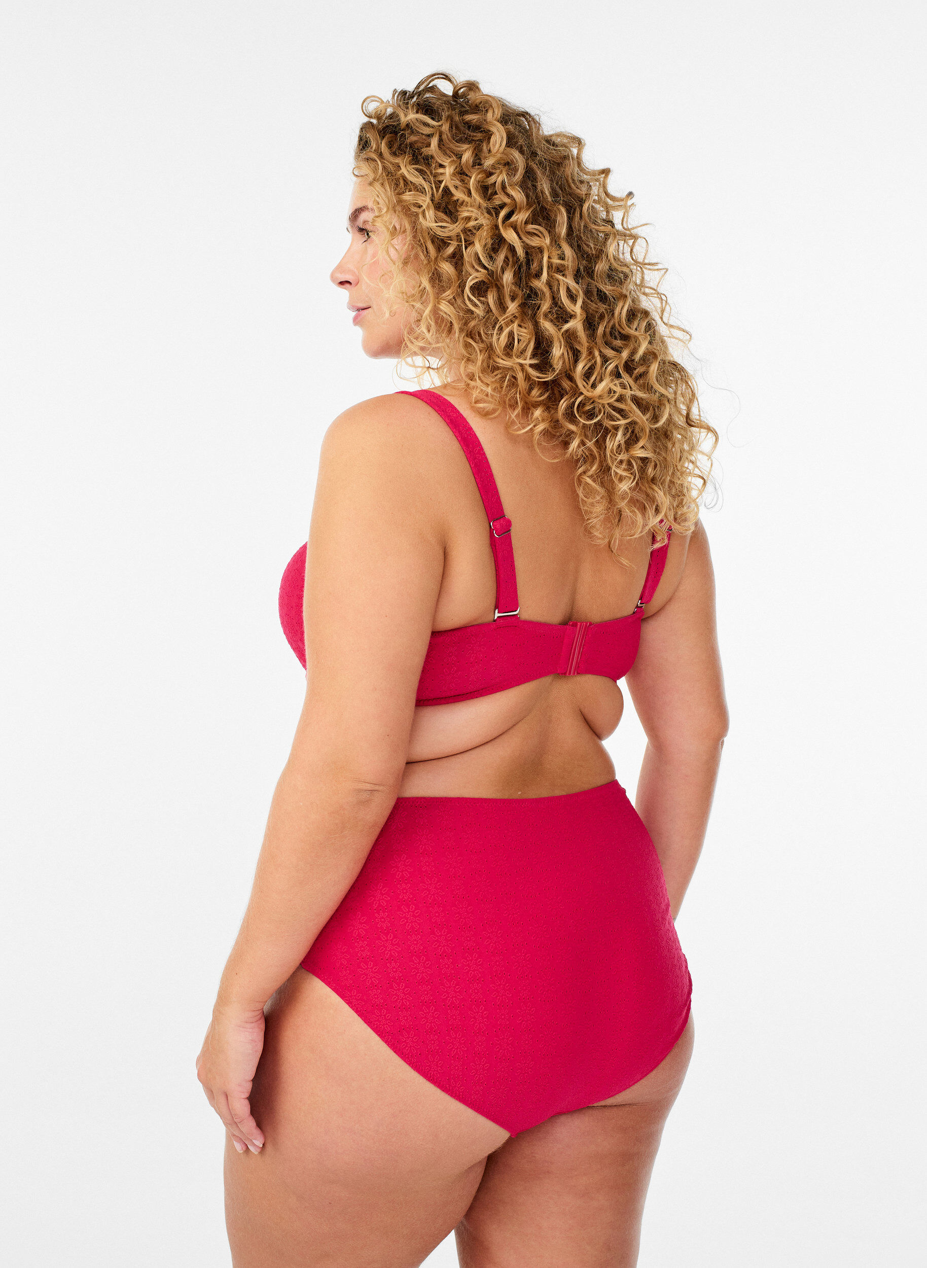 Zizzi Bandeau bikinitop met een textuurpatroon en afneembare bandjes, Roze, Model image number 2