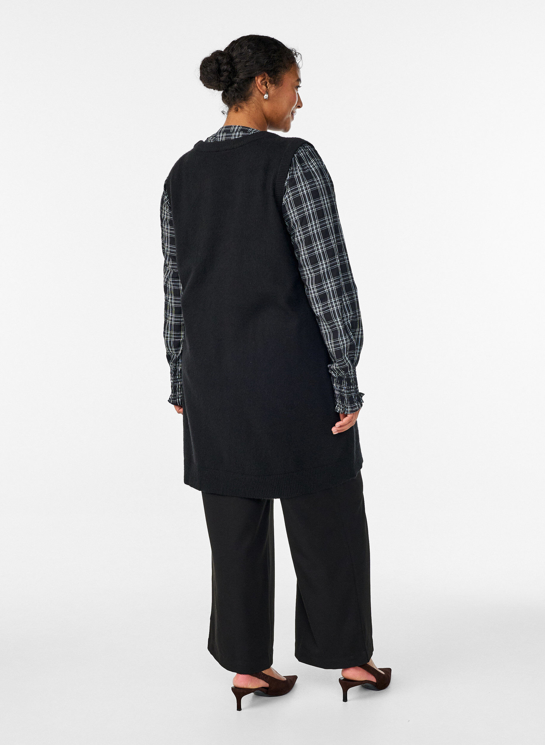 Zizzi Korte gebreide jurk zonder mouwen, Zwart, Model image number 2