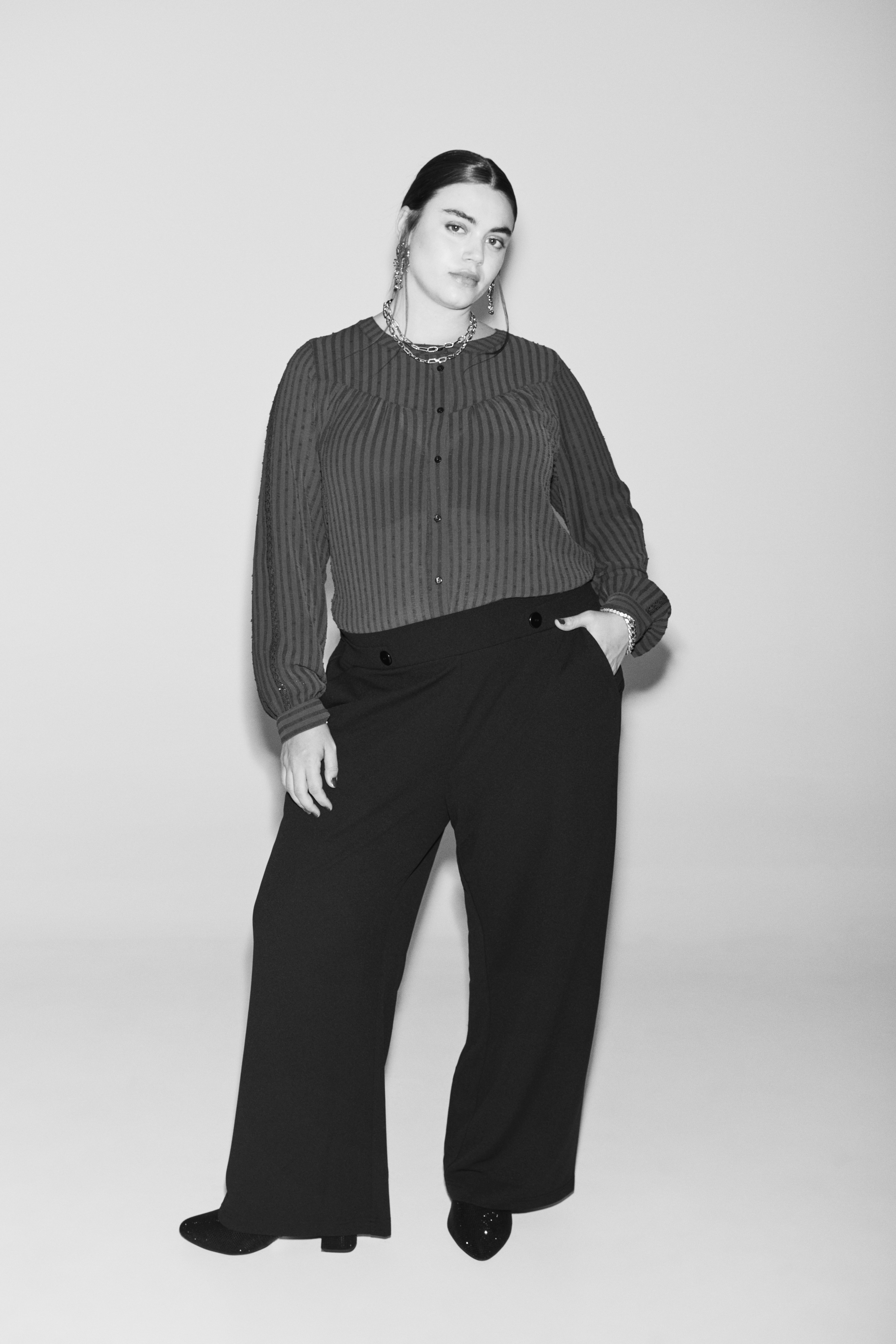 Shirt met geborduurde details, , Model