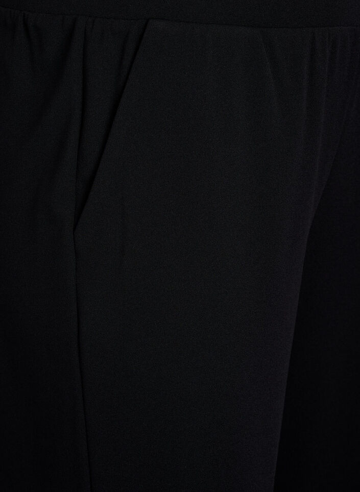 Hoog getailleerde kniebroek met losse pasvorm, Zwart, Packshot image number 2