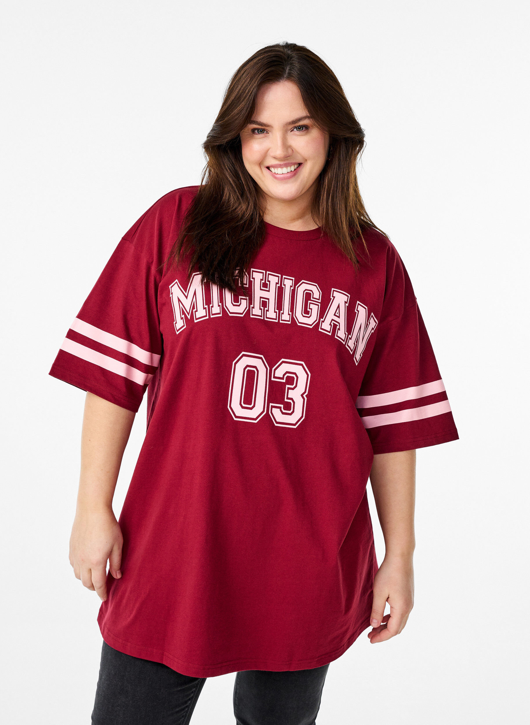 Zizzi Sportief oversized college T-shirt, Rood, Model image number 0