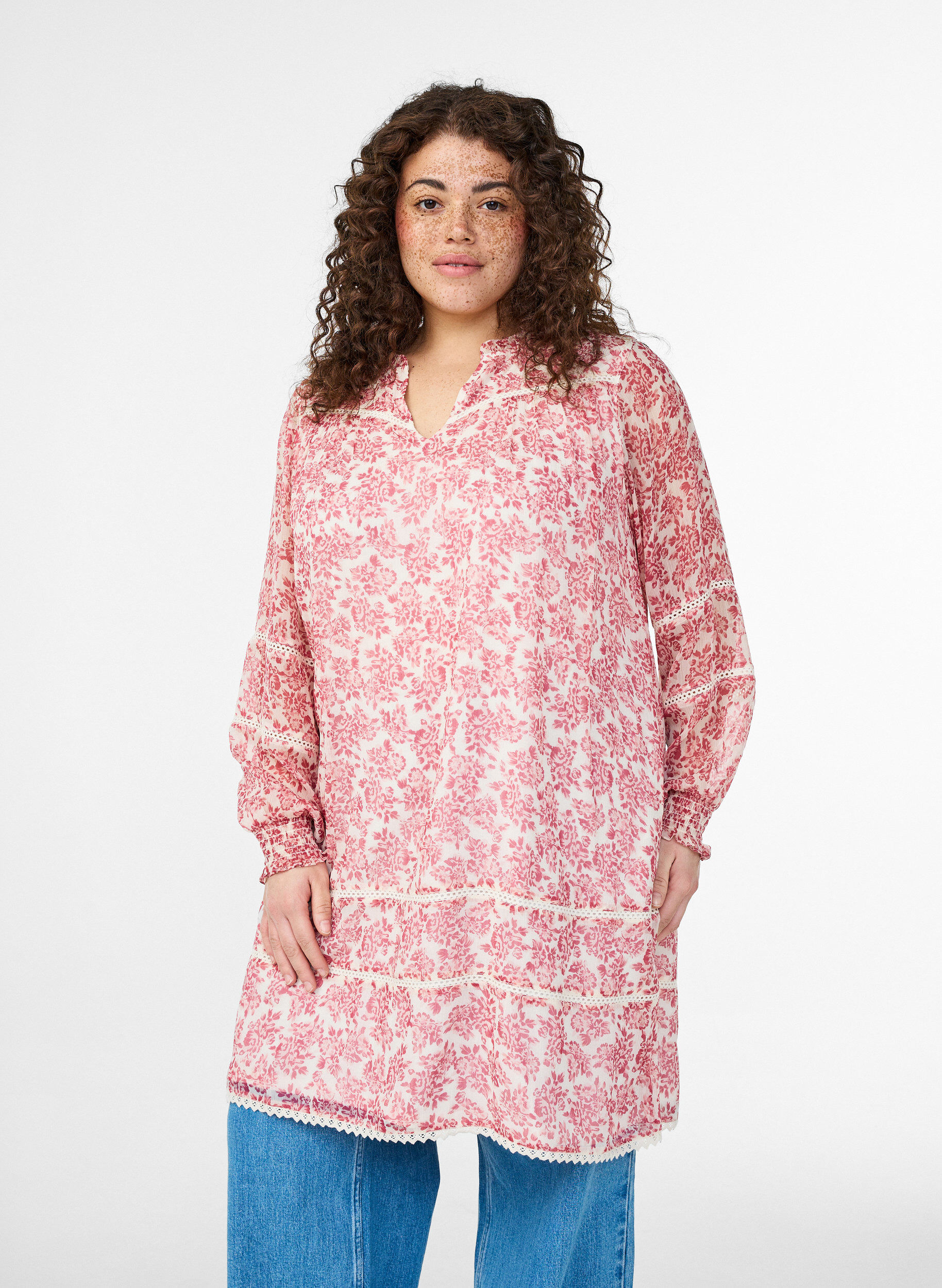 Zizzi Korte chiffonjurk met gehaakte details, Roze, Model image number 2