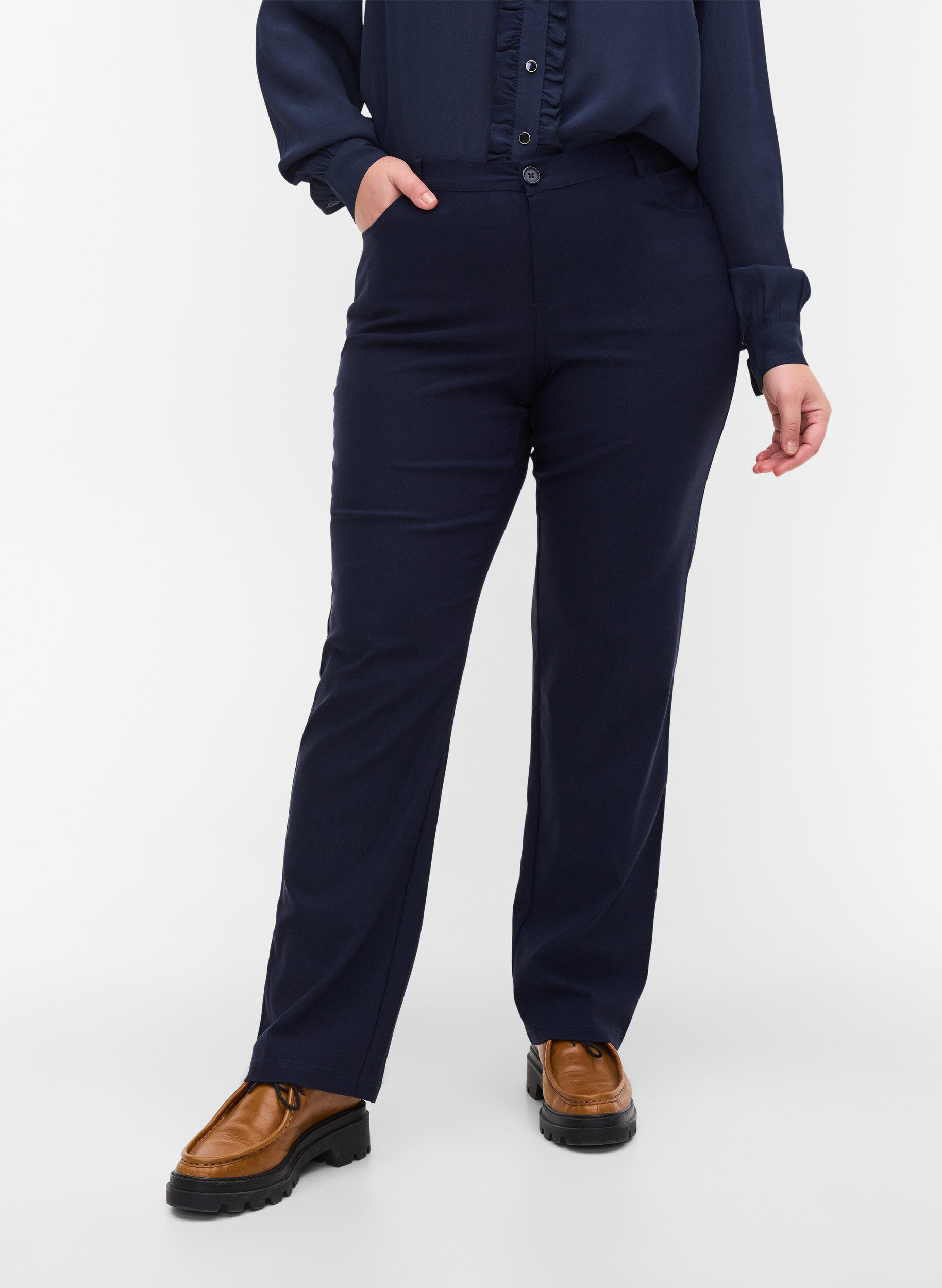 Zizzi Klassieke broek in viscosemix, Blauw, Model image number 3