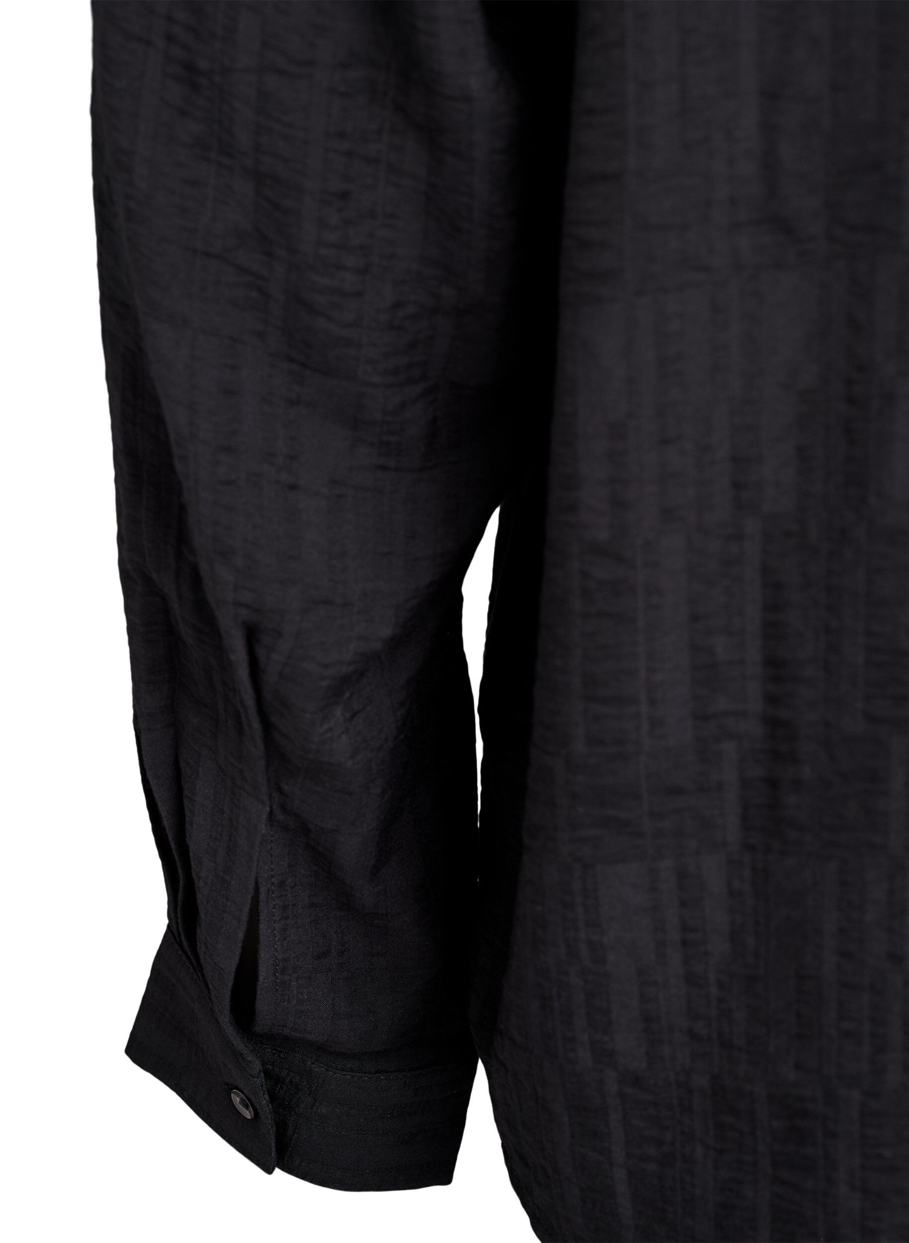 Zizzi Losvallend shirt met textuur en V-hals, Zwart, Packshot image number 3