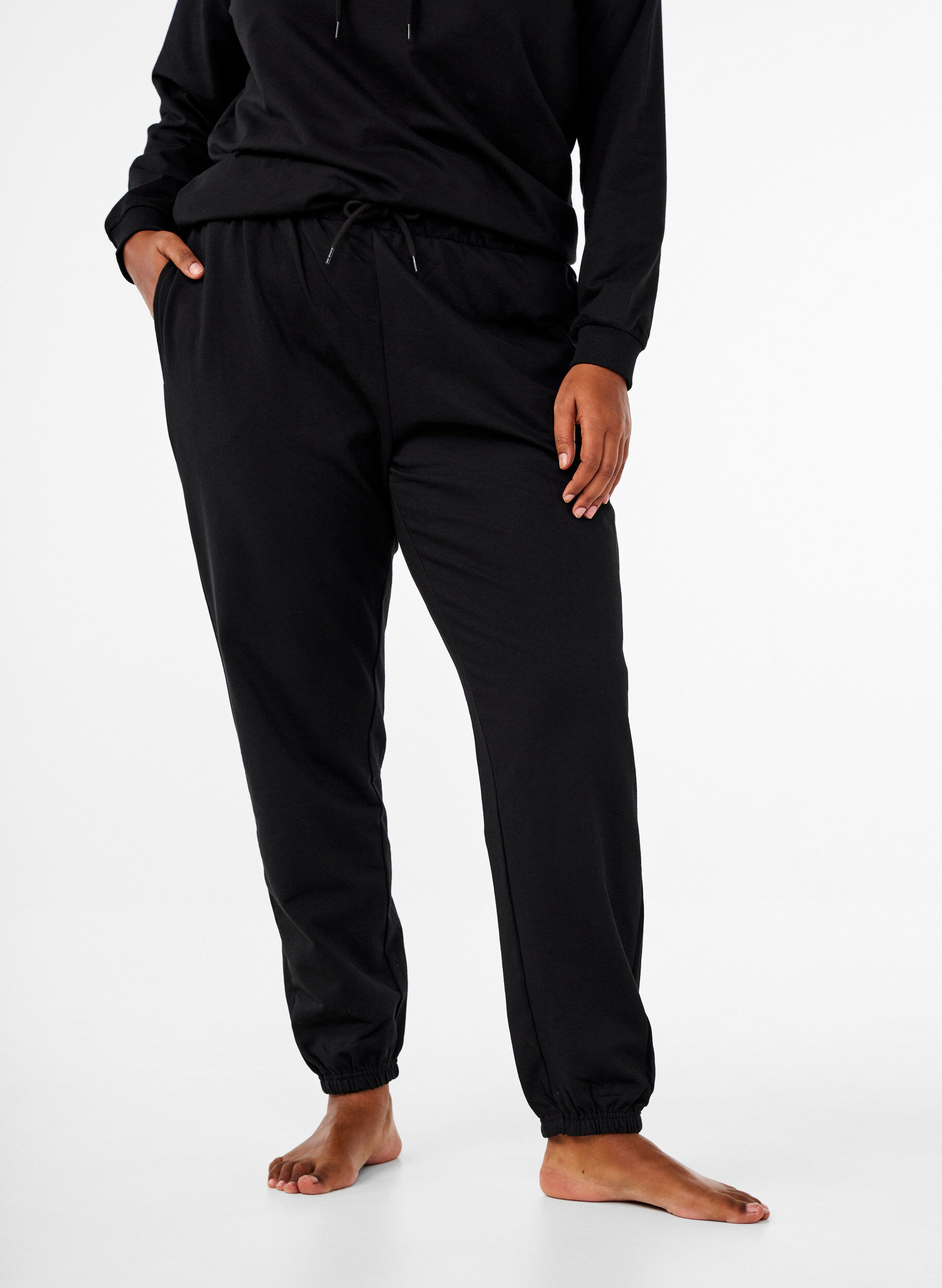 Zizzi Sweater met capuchon en print, Zwart, Model image number 3