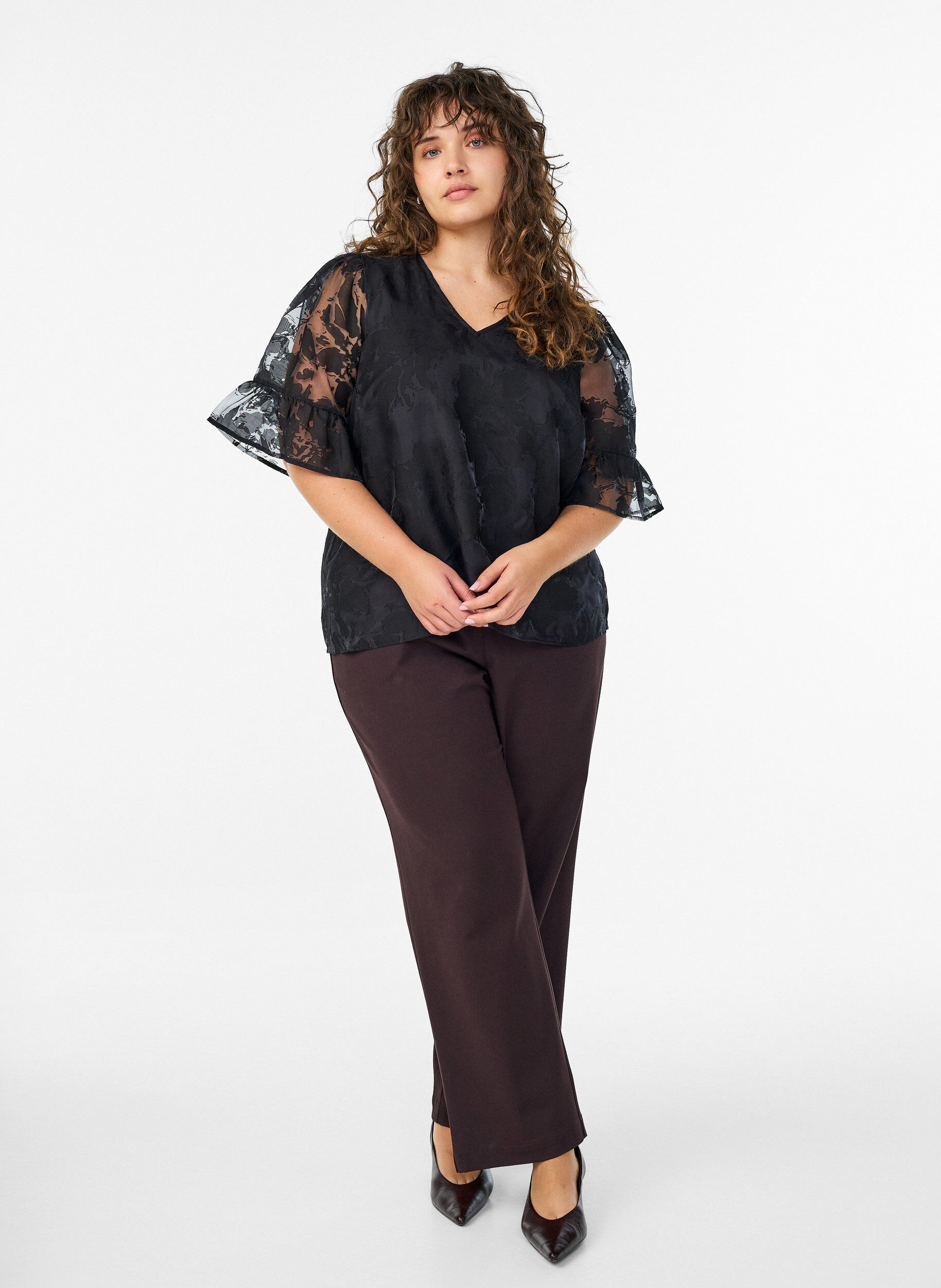 Zizzi Feestelijke blouse in organza-look met ton-sur-ton patroon, Zwart, Model image number 1