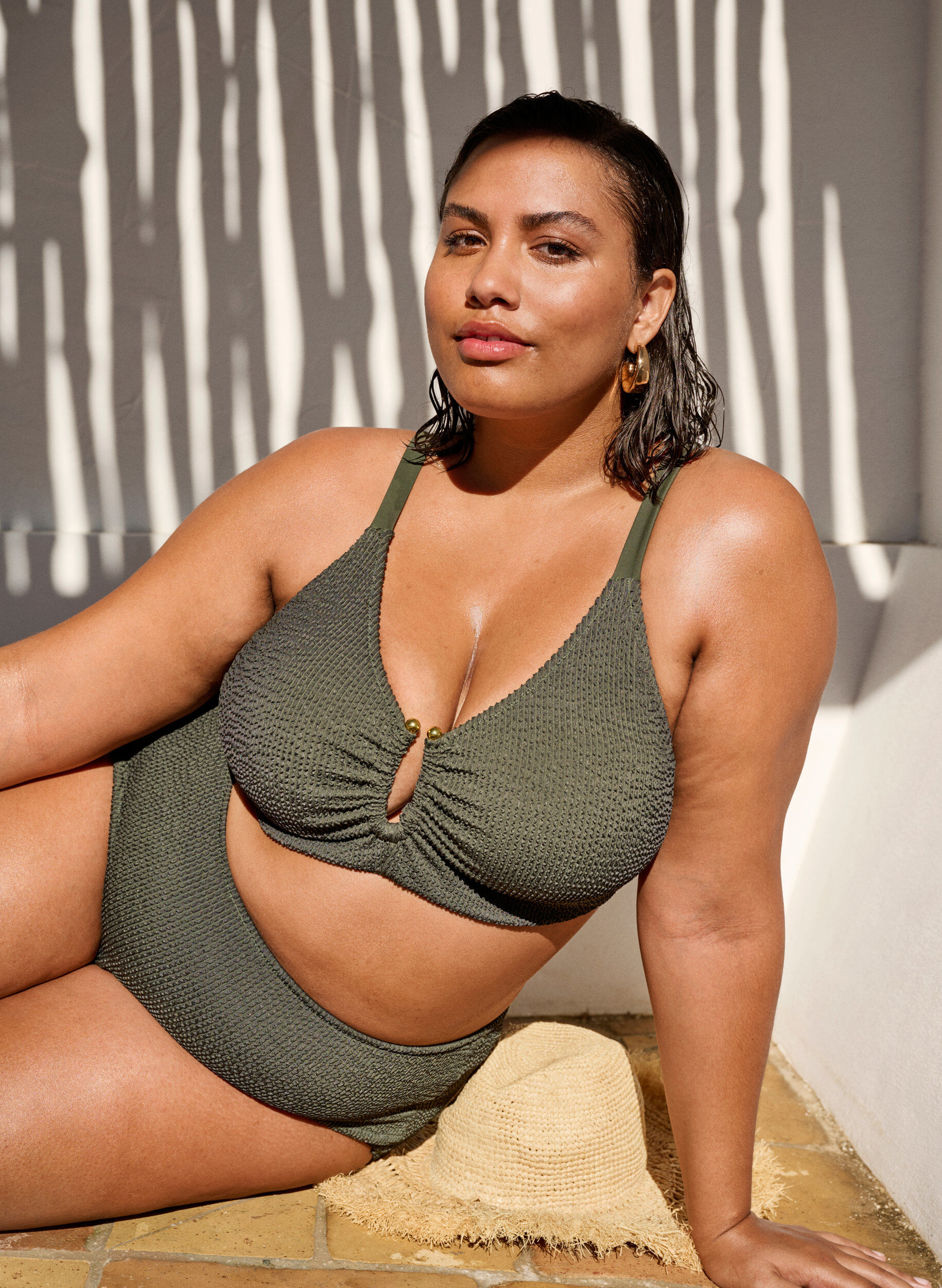 Zizzi Bikinibroekje met textuur en hoge taille, Groen, Image image number 0