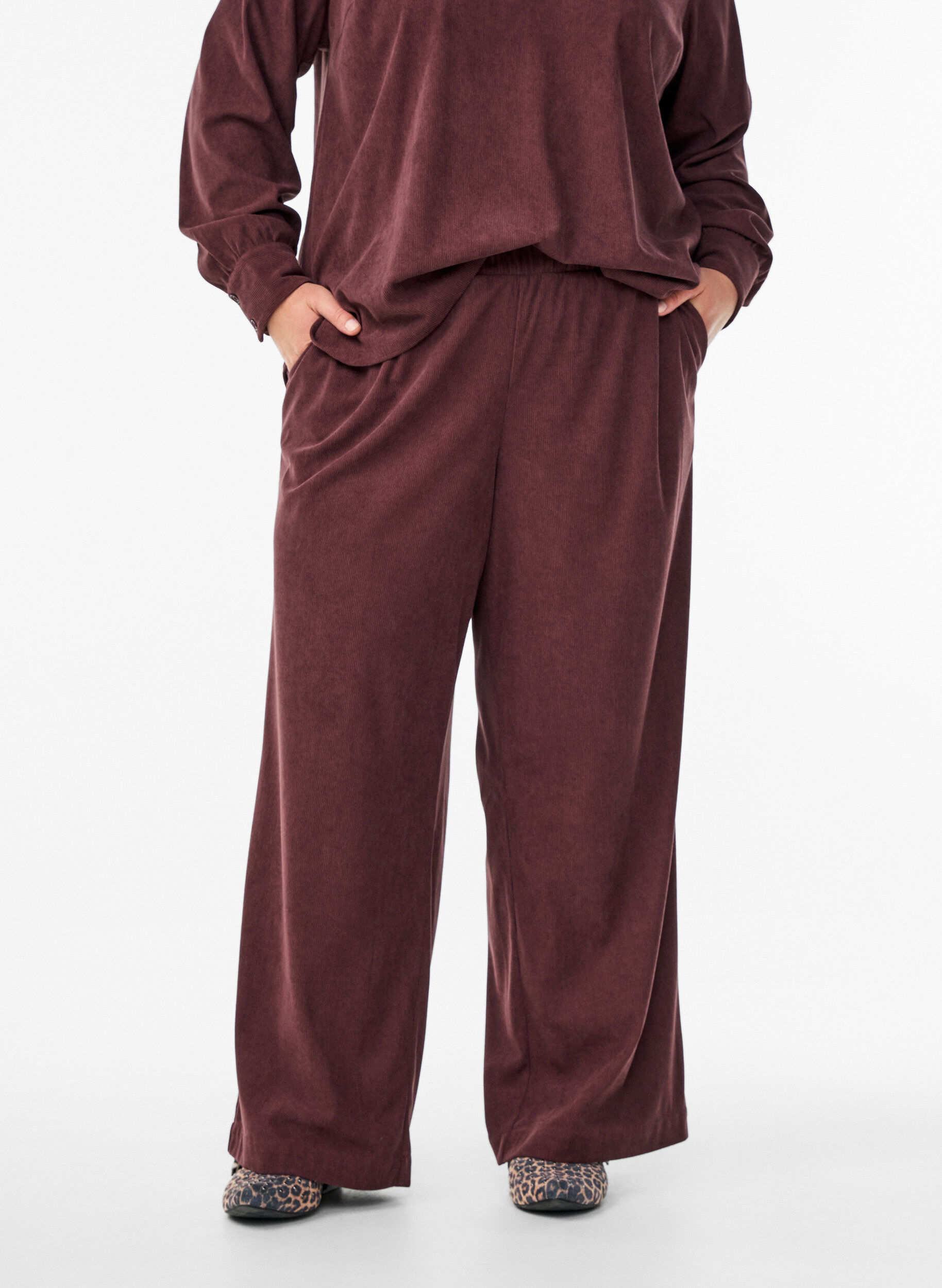 Zizzi Fluwelen broek met wijde pijpen, Donker Bordeaux, Model image number 2