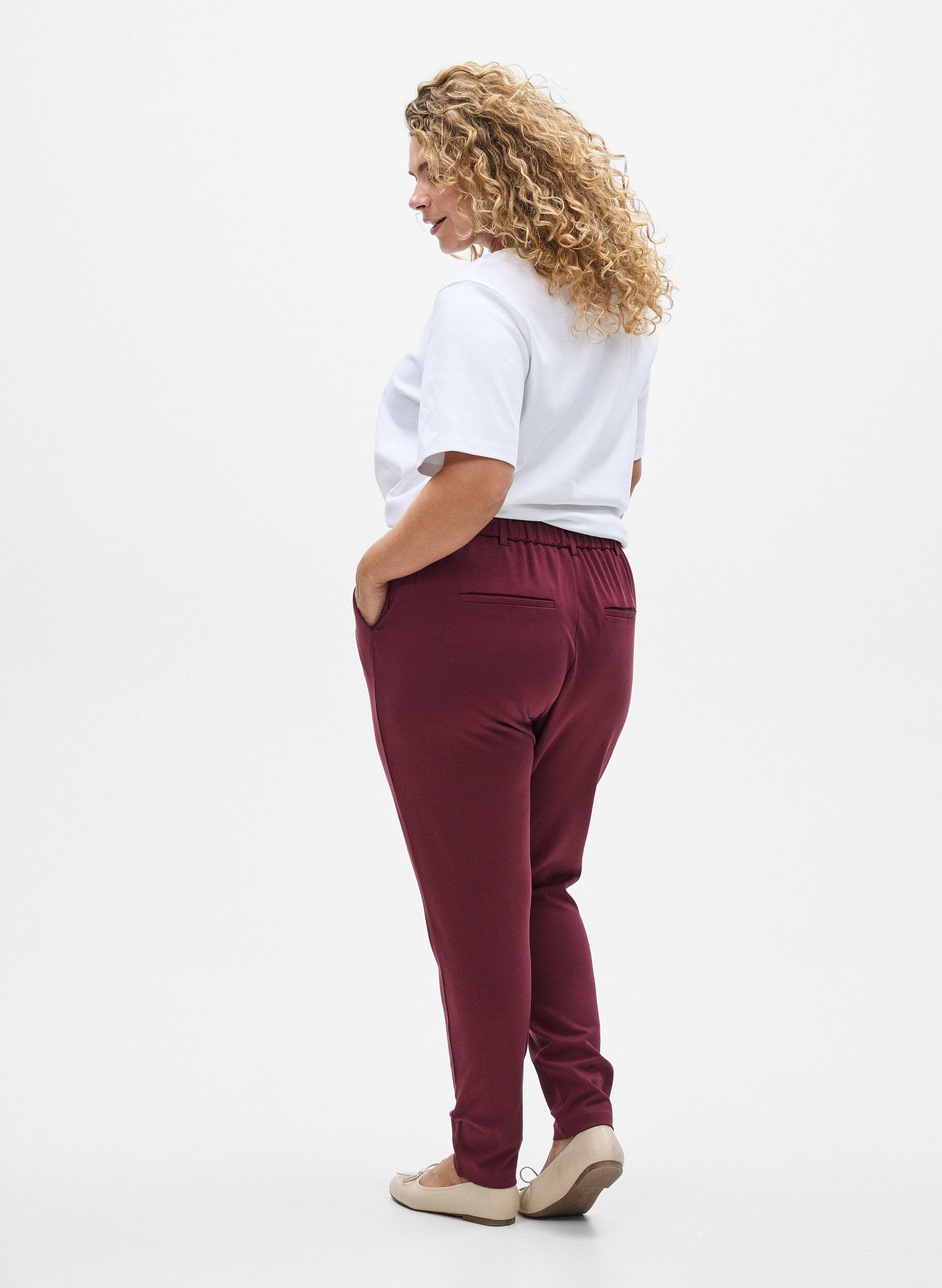 Zizzi Cropped Maddison broek, Donker Bordeaux, Model image number 2