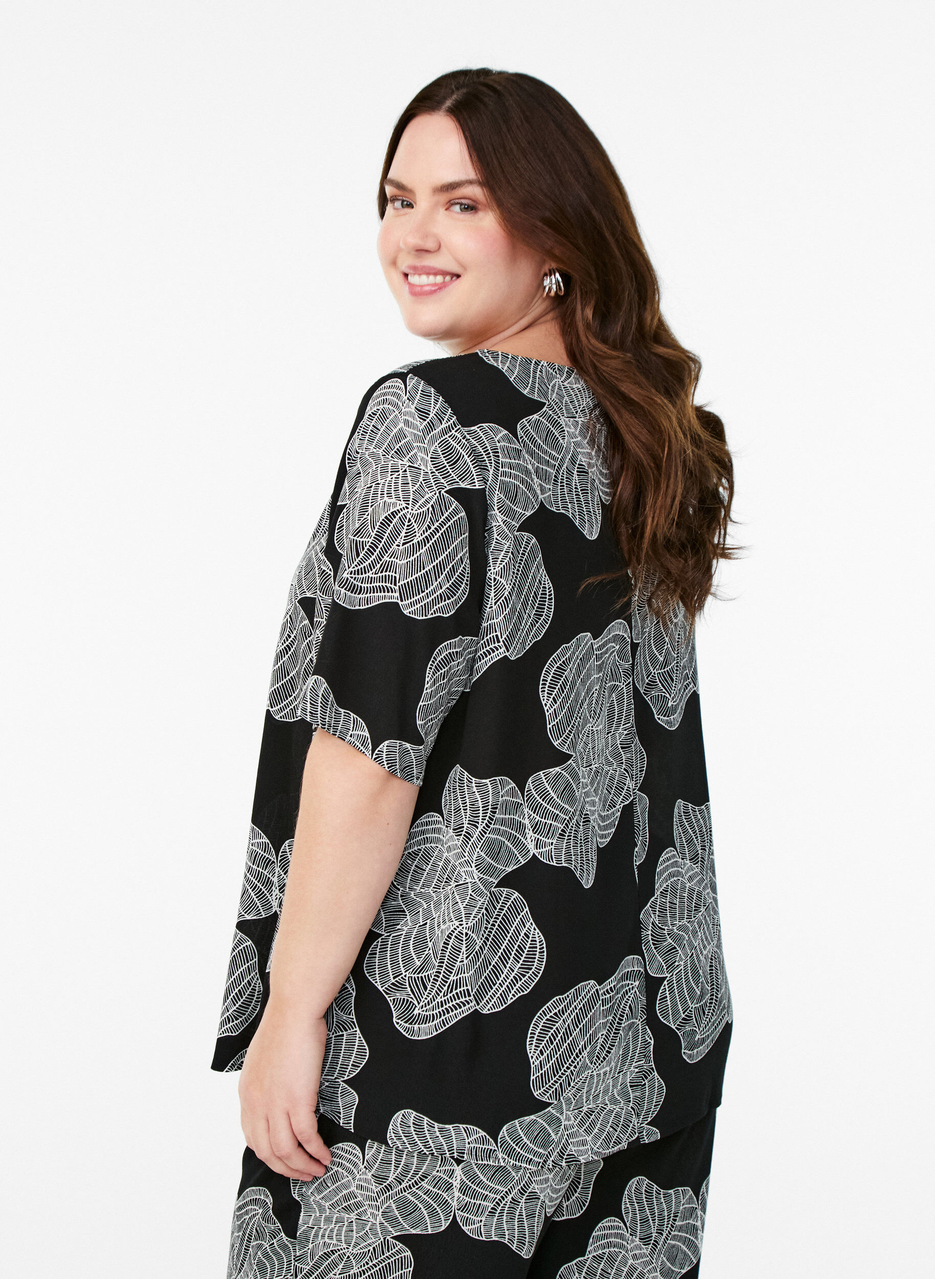 Zizzi Viscose blouse met korte mouwen met print, Zwart, Model image number 2