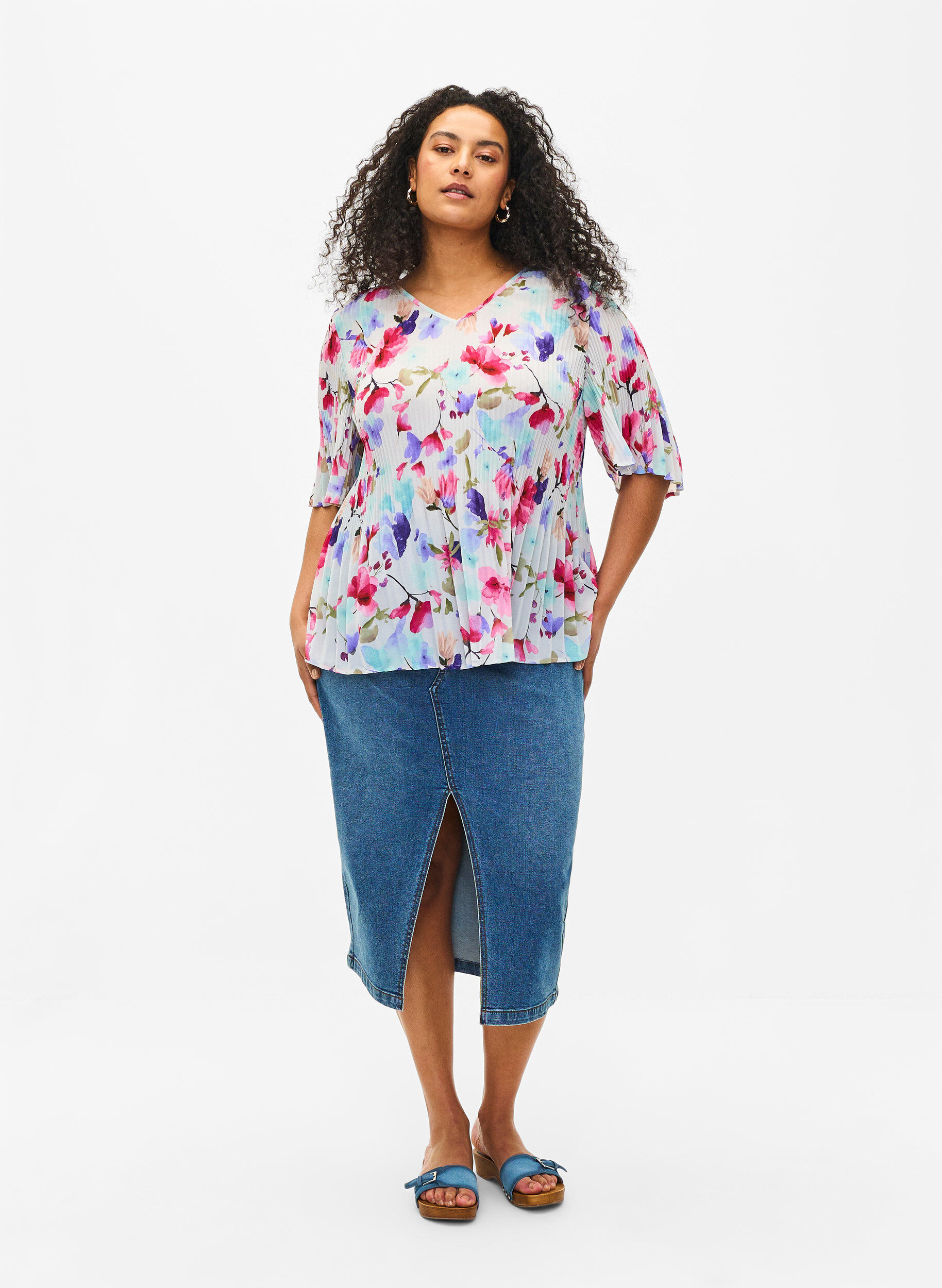 Zizzi Gebloemde blouse met plooien, White/MultiFlowerAOP, Model image number 2