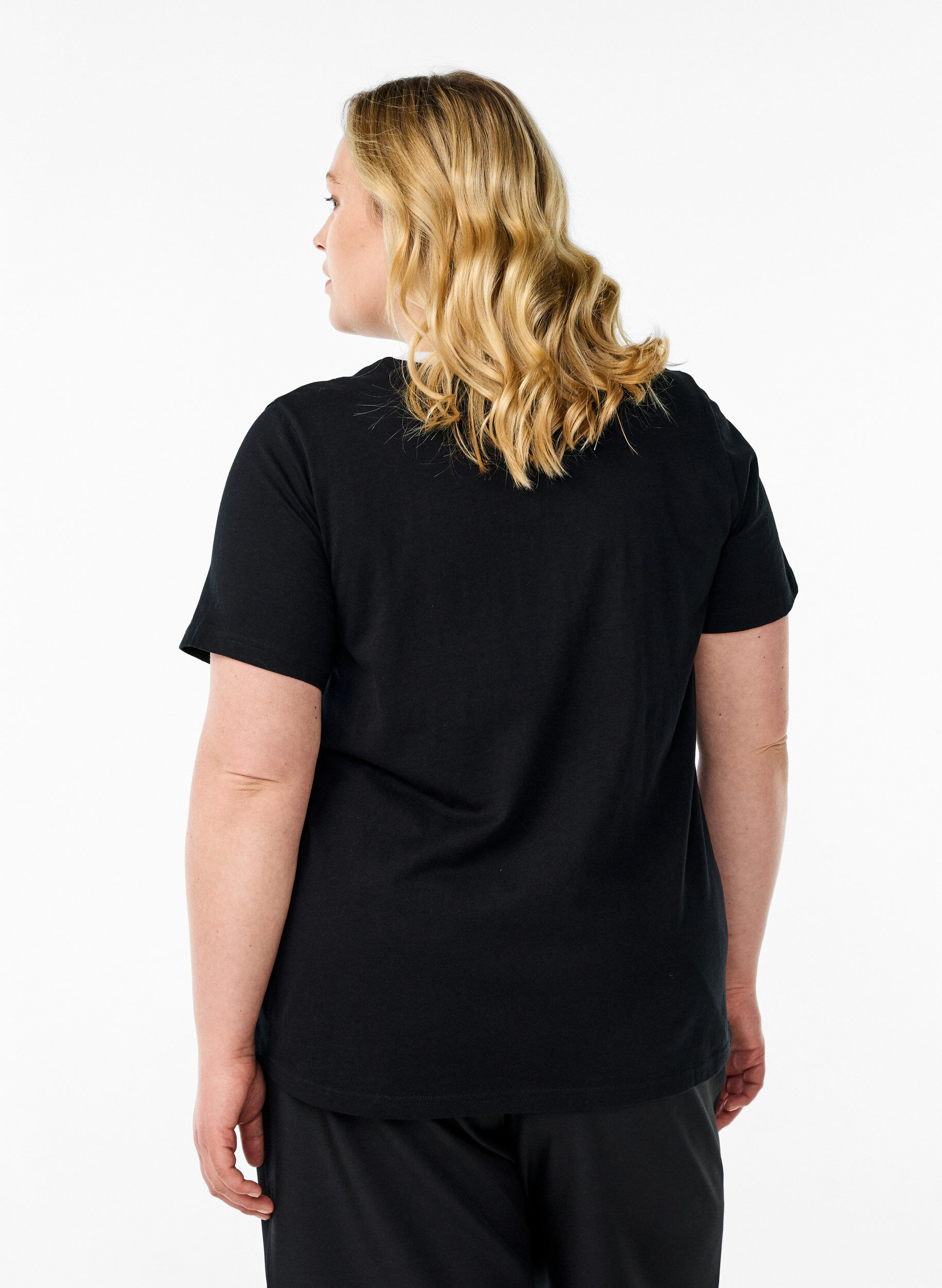 Zizzi T-shirt met tekst en contrasterende rand, Zwart, Model image number 2