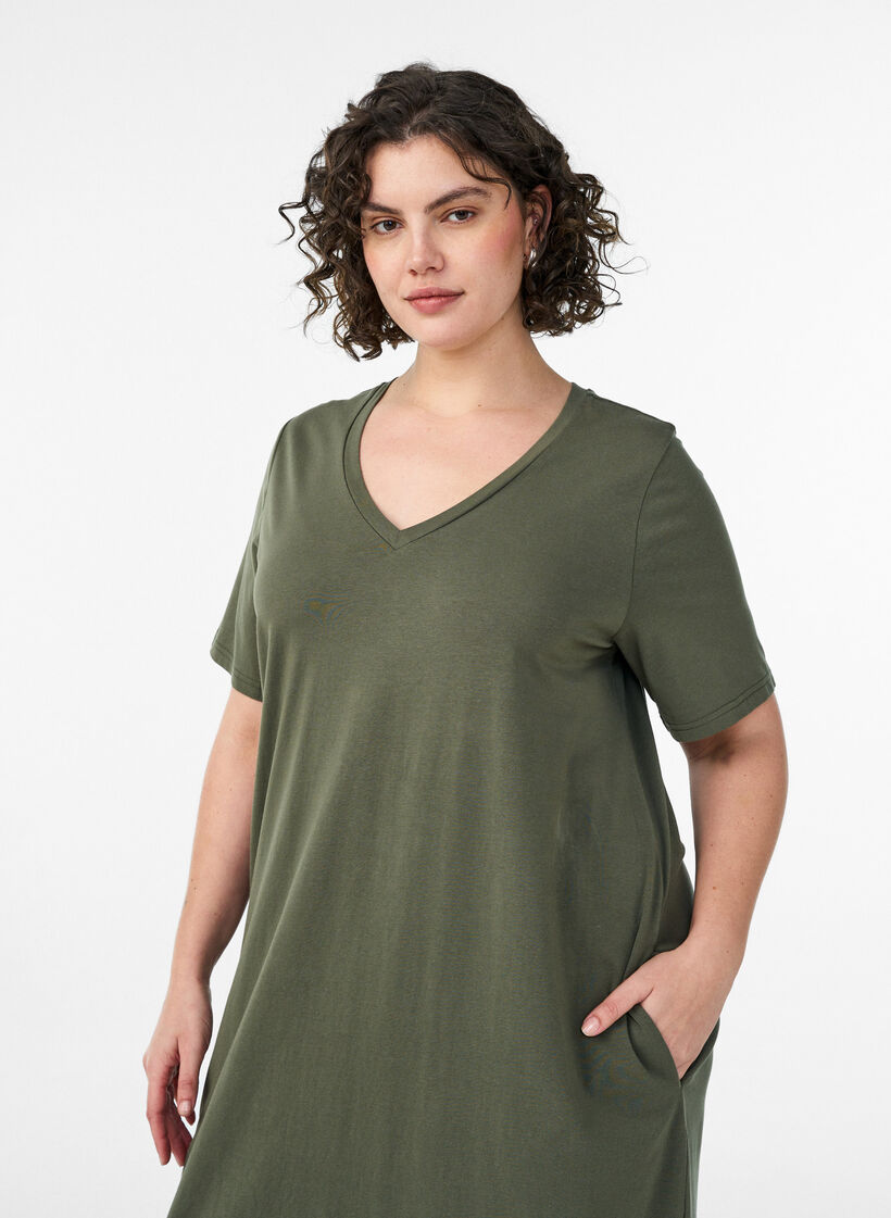 Midi T-shirt jurk met V-hals, Groen, Model image number 2