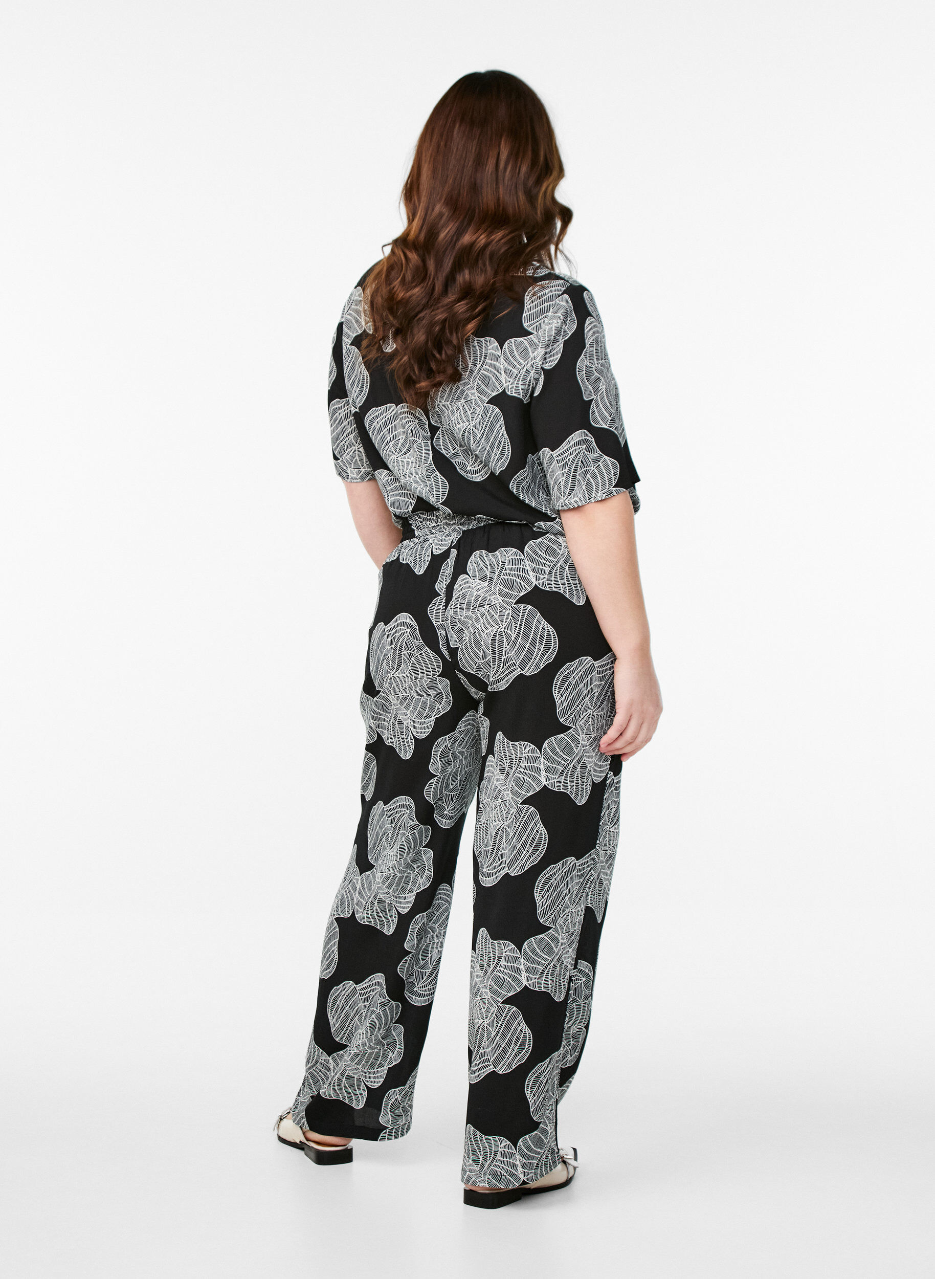 Zizzi Losse viscose broek met print, Zwart, Model image number 1