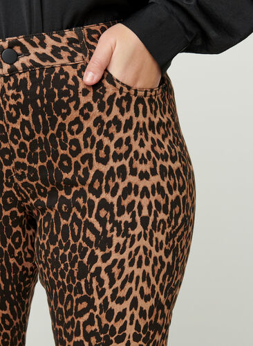 Amy jeans met print, Leopard, Model image number 1