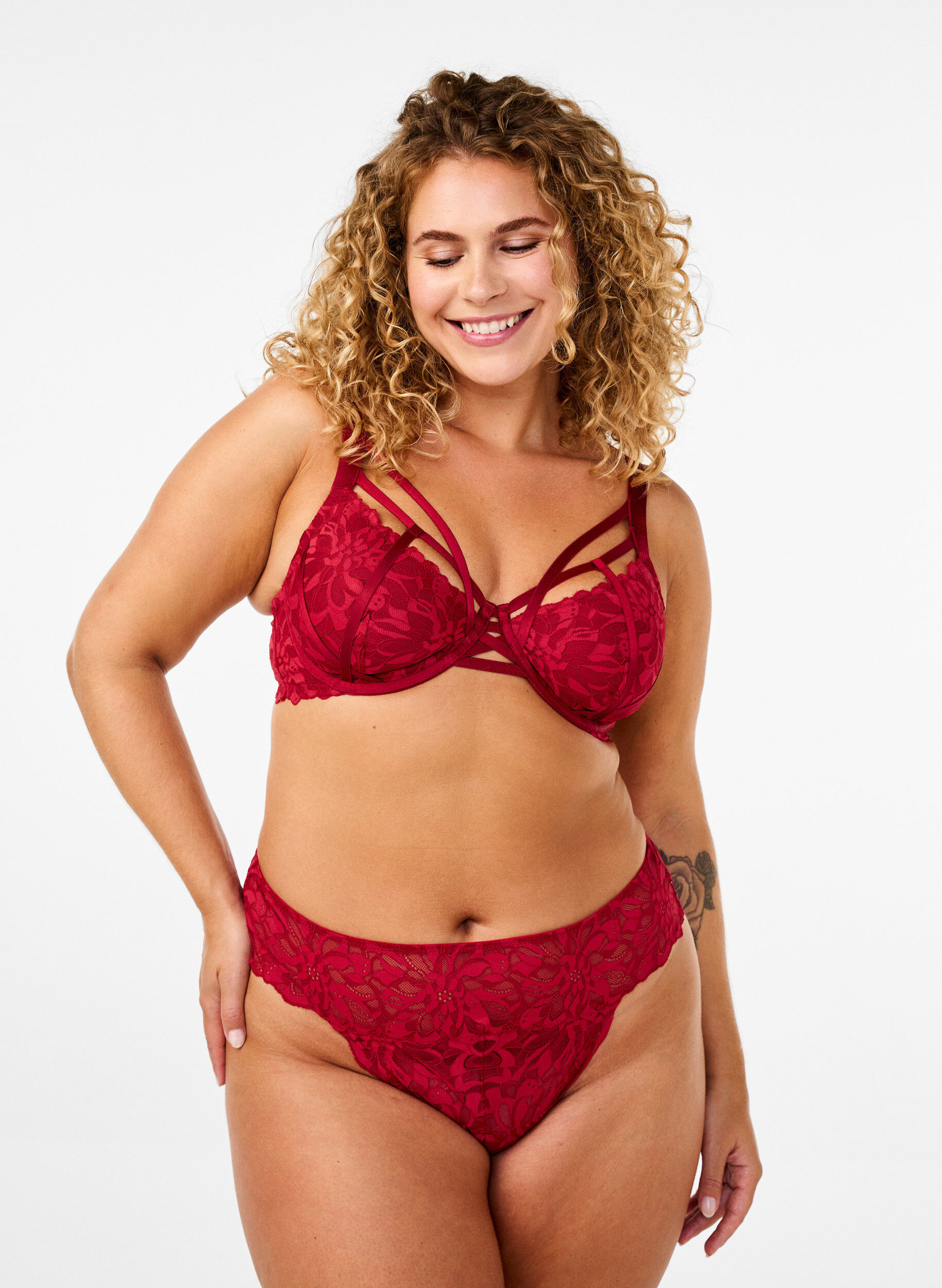 Zizzi Kantstring met een normale taille, Rood, Model image number 0
