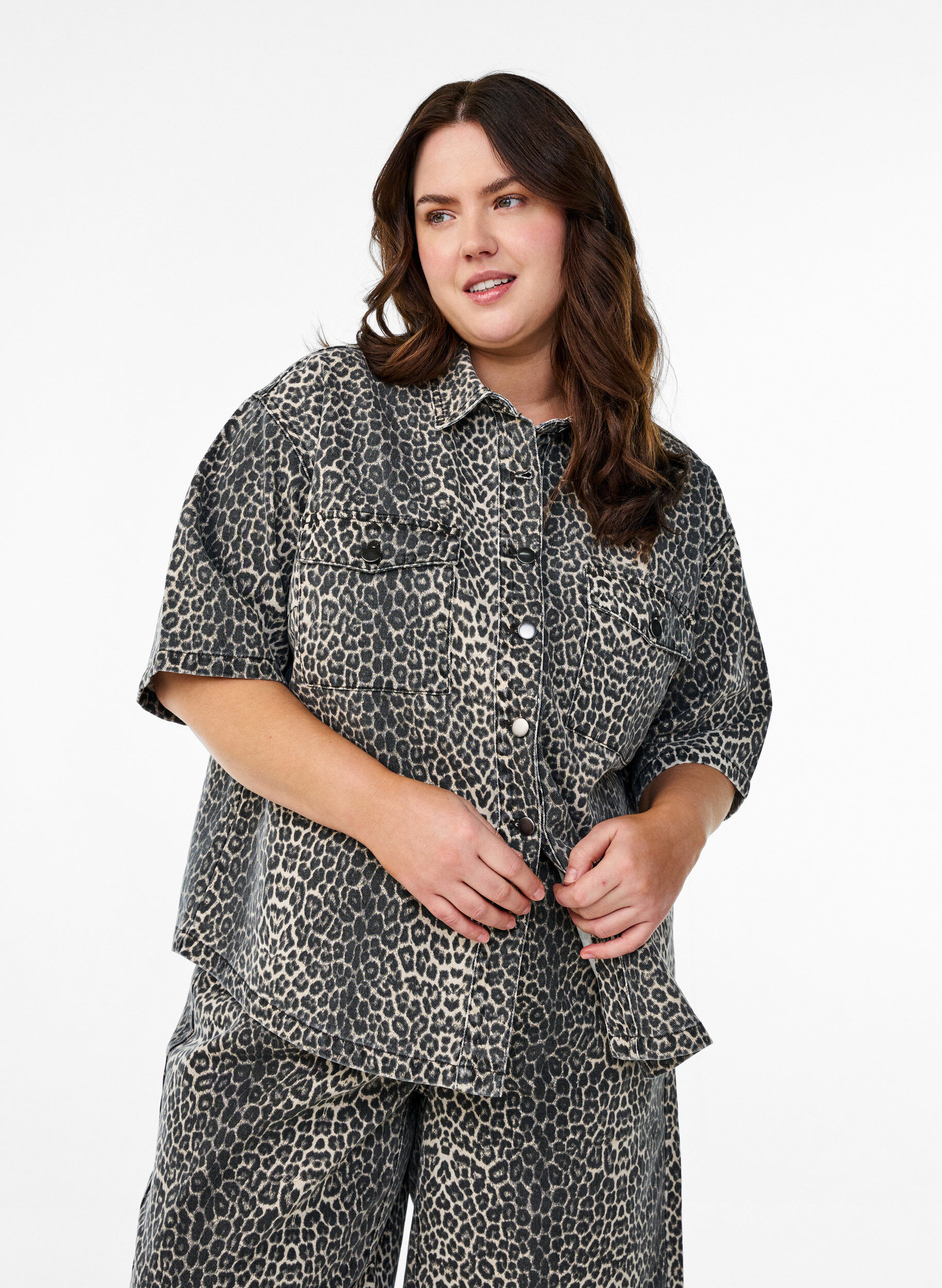 Denimshirt met luipaardprint en korte mouwen, Leopard, Model